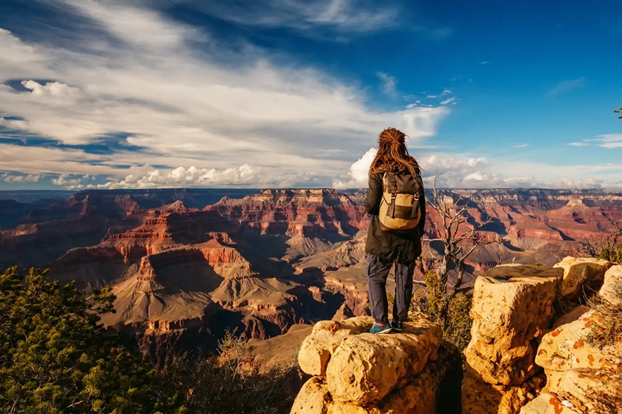 day-hero-hiker-grand-canyon-south-rim-arizona-usa-1168647418.webp