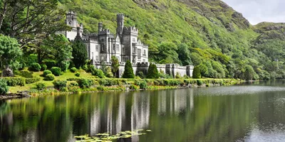 Castles and Manors Guided Tour