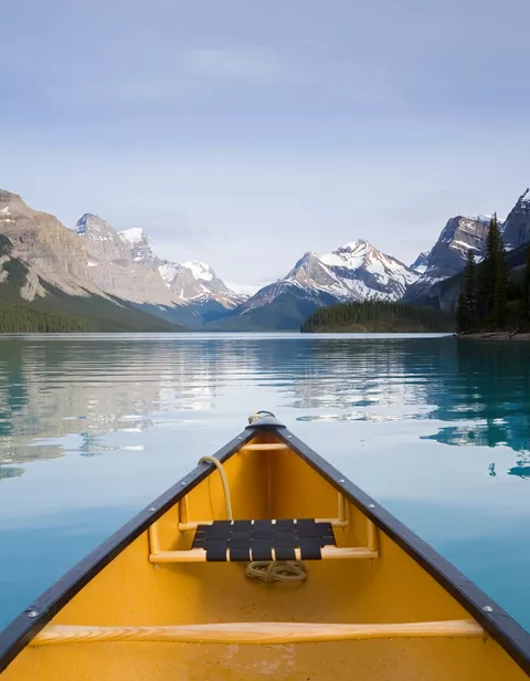 Canada, Jasper National Park, View Of Mountains From Canoe On Lake Maligne Sb10064920m 001