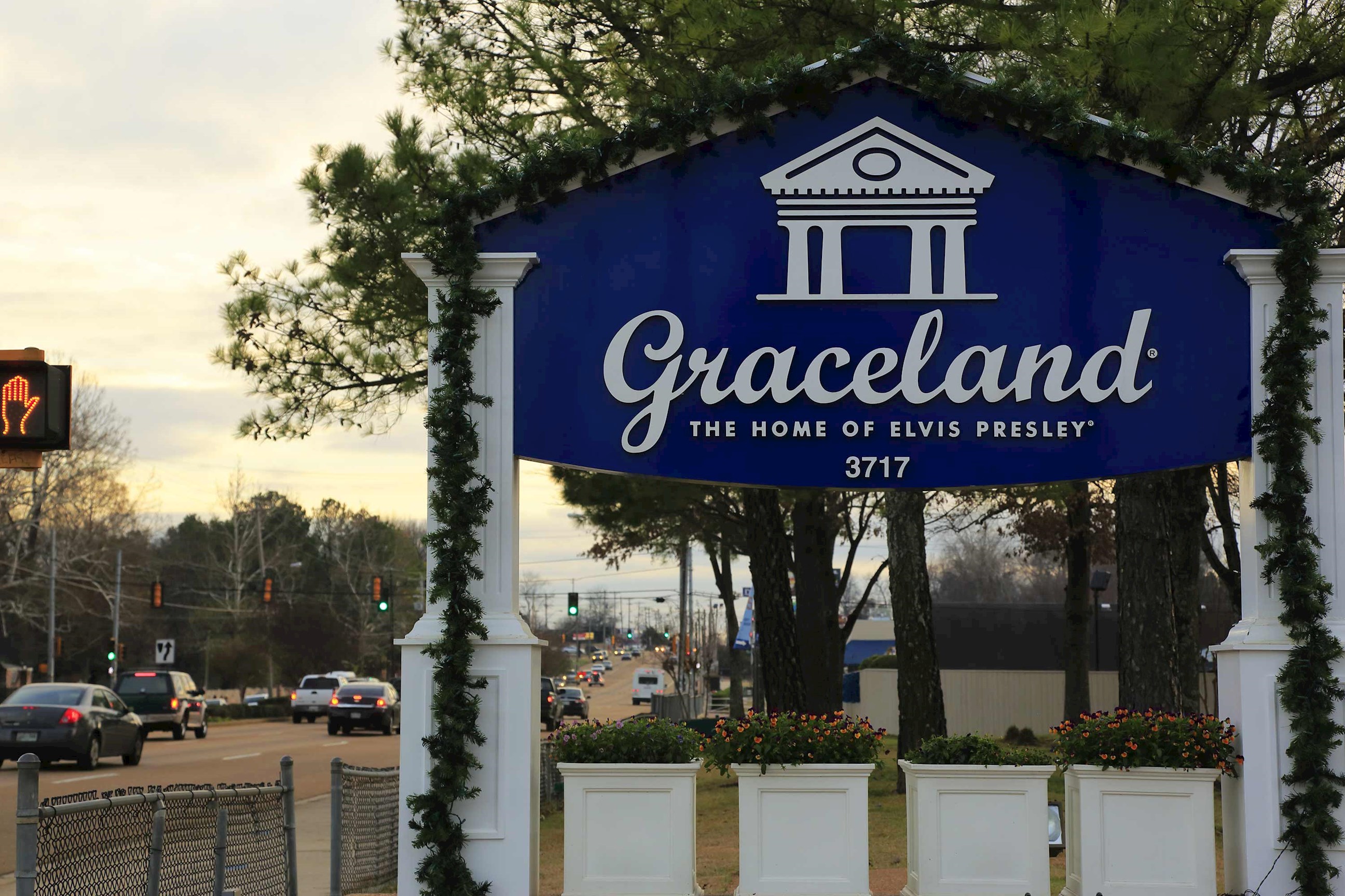 sign-graceland-memphis-usa.jpg