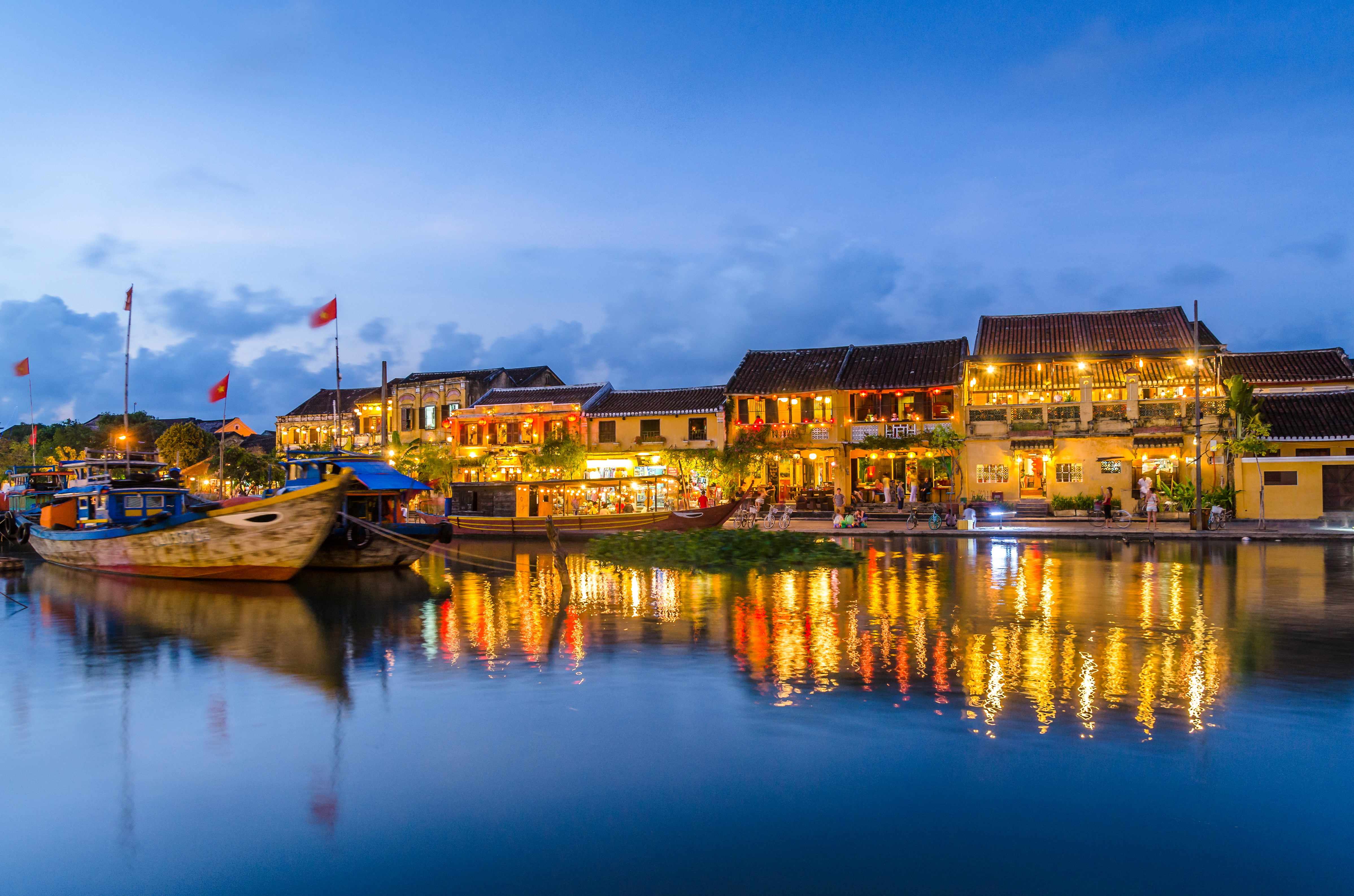 Hoi An Reflected In The River During Sunset 637031352