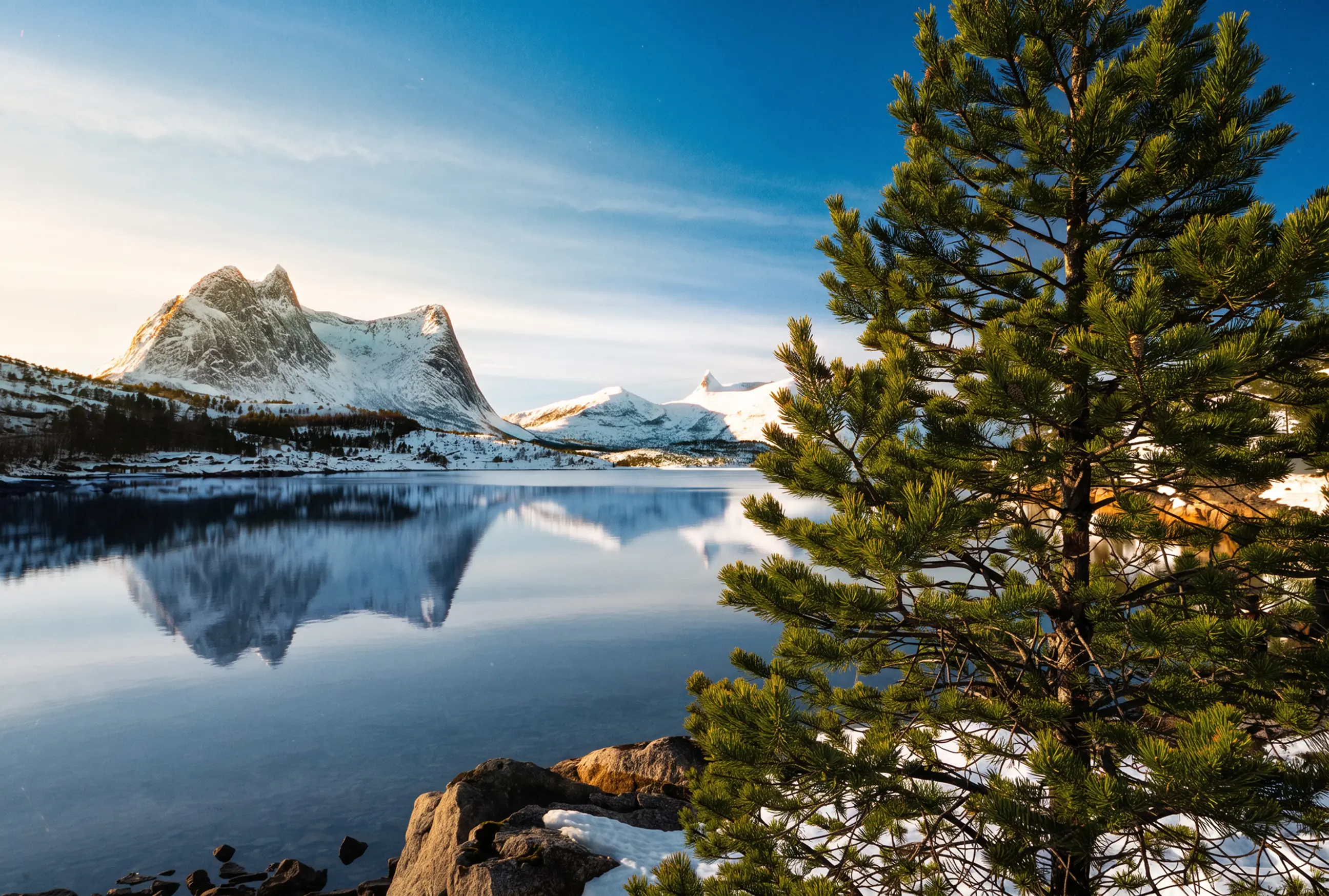 day-hero-pristine-norwegian-mountain-reflection-narvok-norway.webp