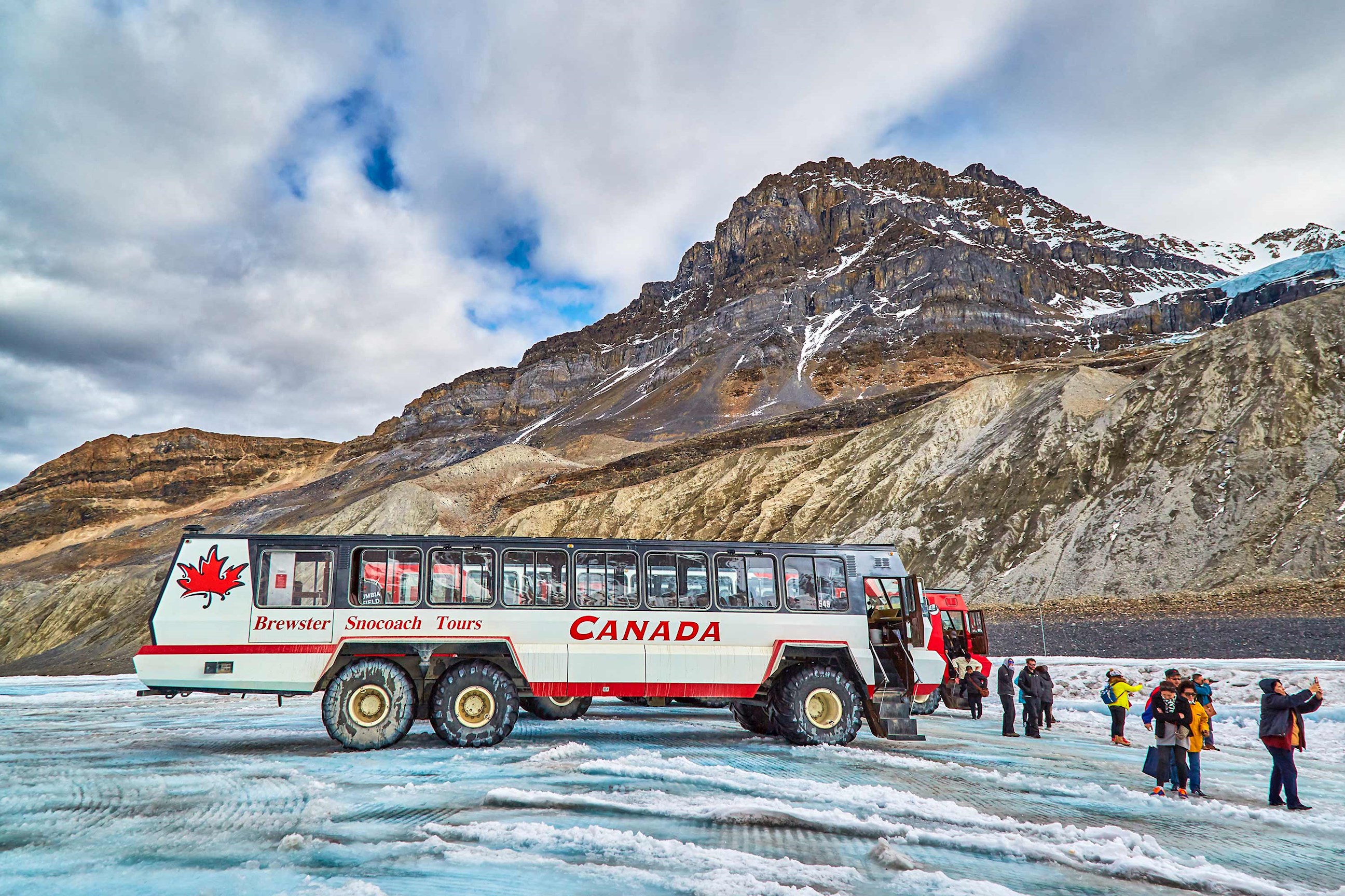people-glacier-walk-athabasca-glacier-canada.jpg