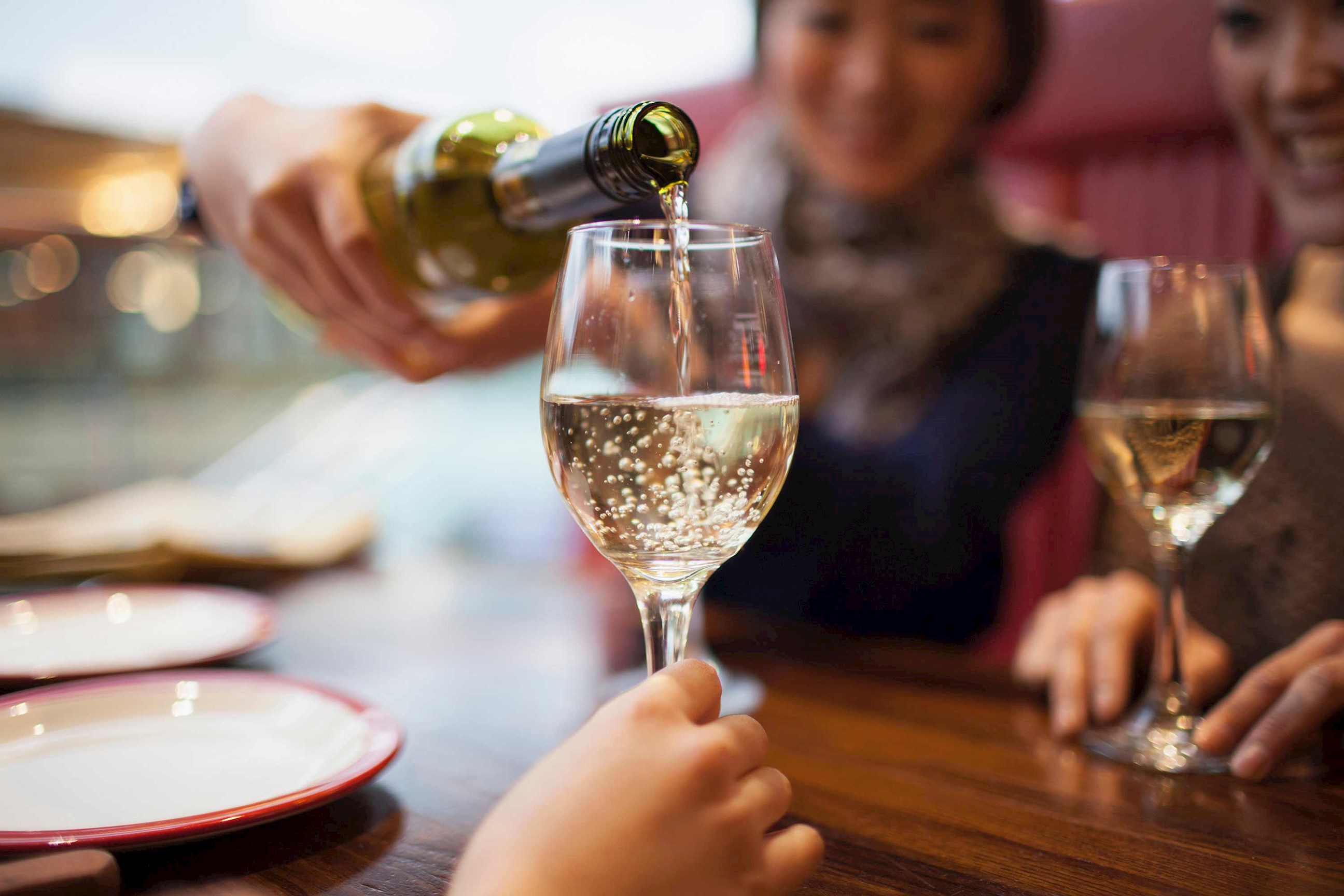 white-wine-queenstown-new-zealand.jpg