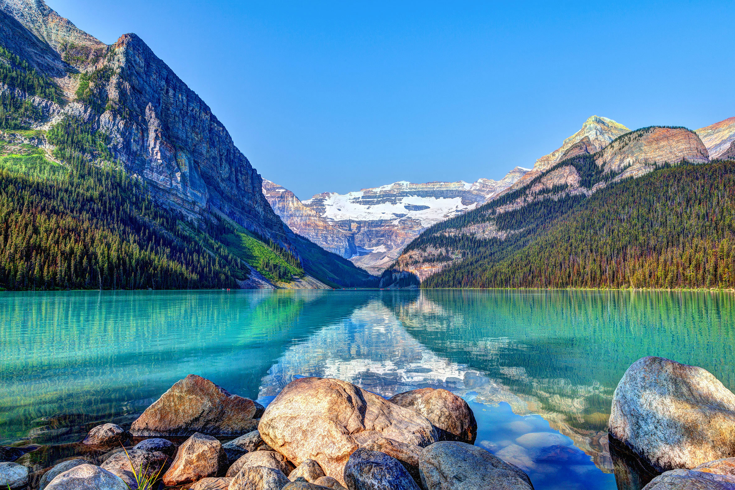 lake-louise-banff-national-park-banff-canada-gettyimages-1019759086.jpg