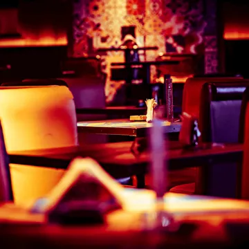 cabaret-dinner-paris-france.jpg