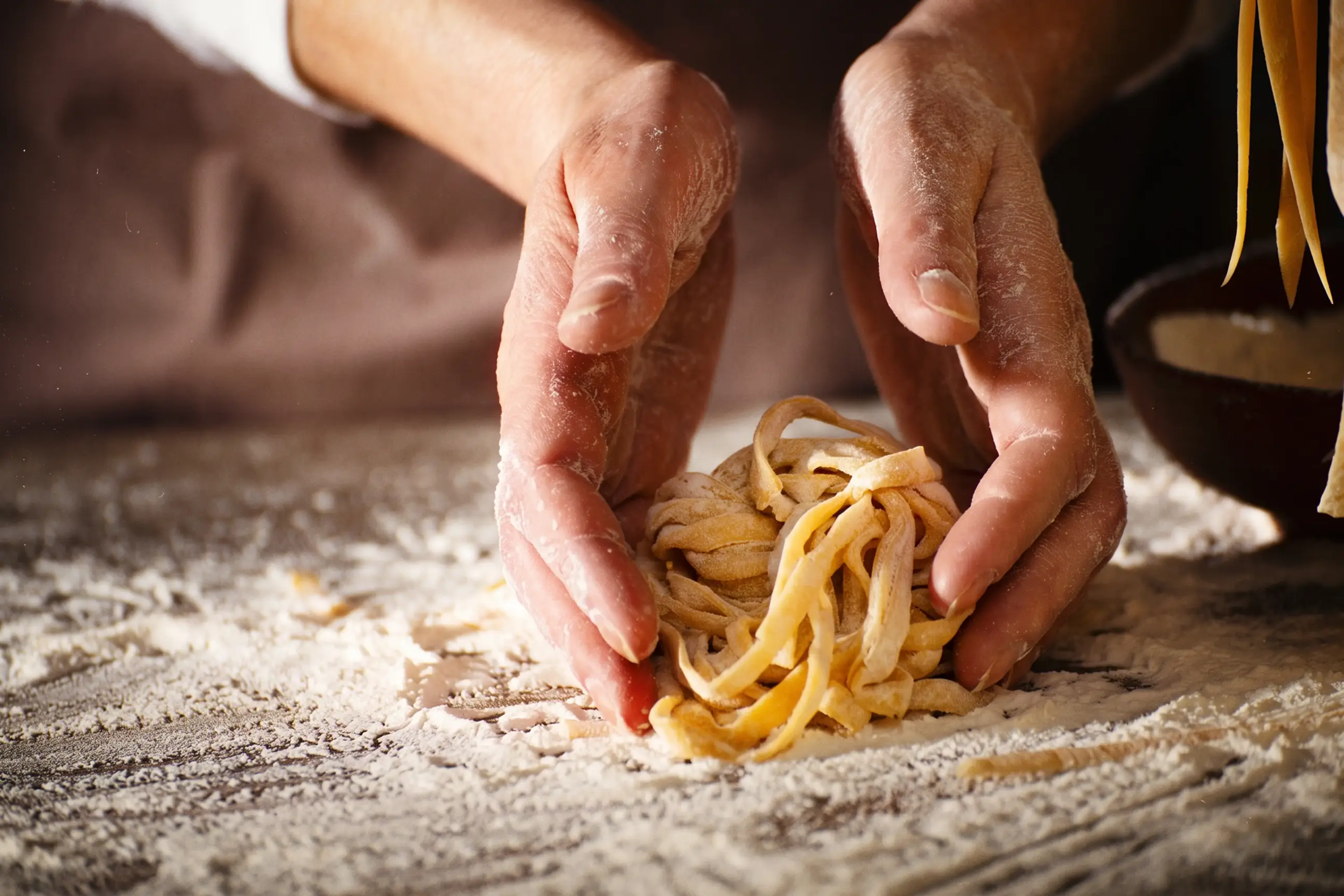 day-hero-making-pasta-umbria-italy.webp