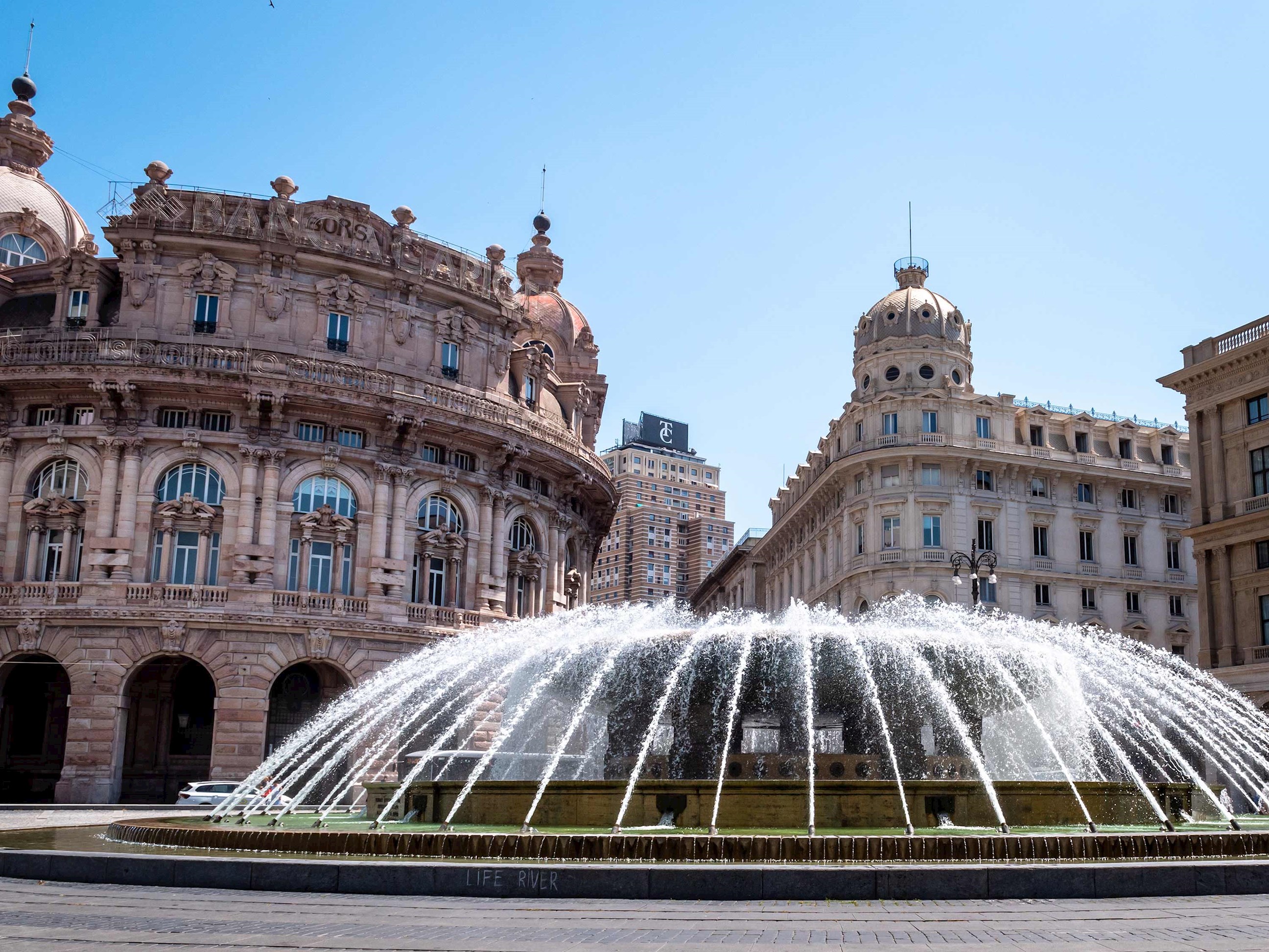 de-ferrari-square-genoa-italy.jpg