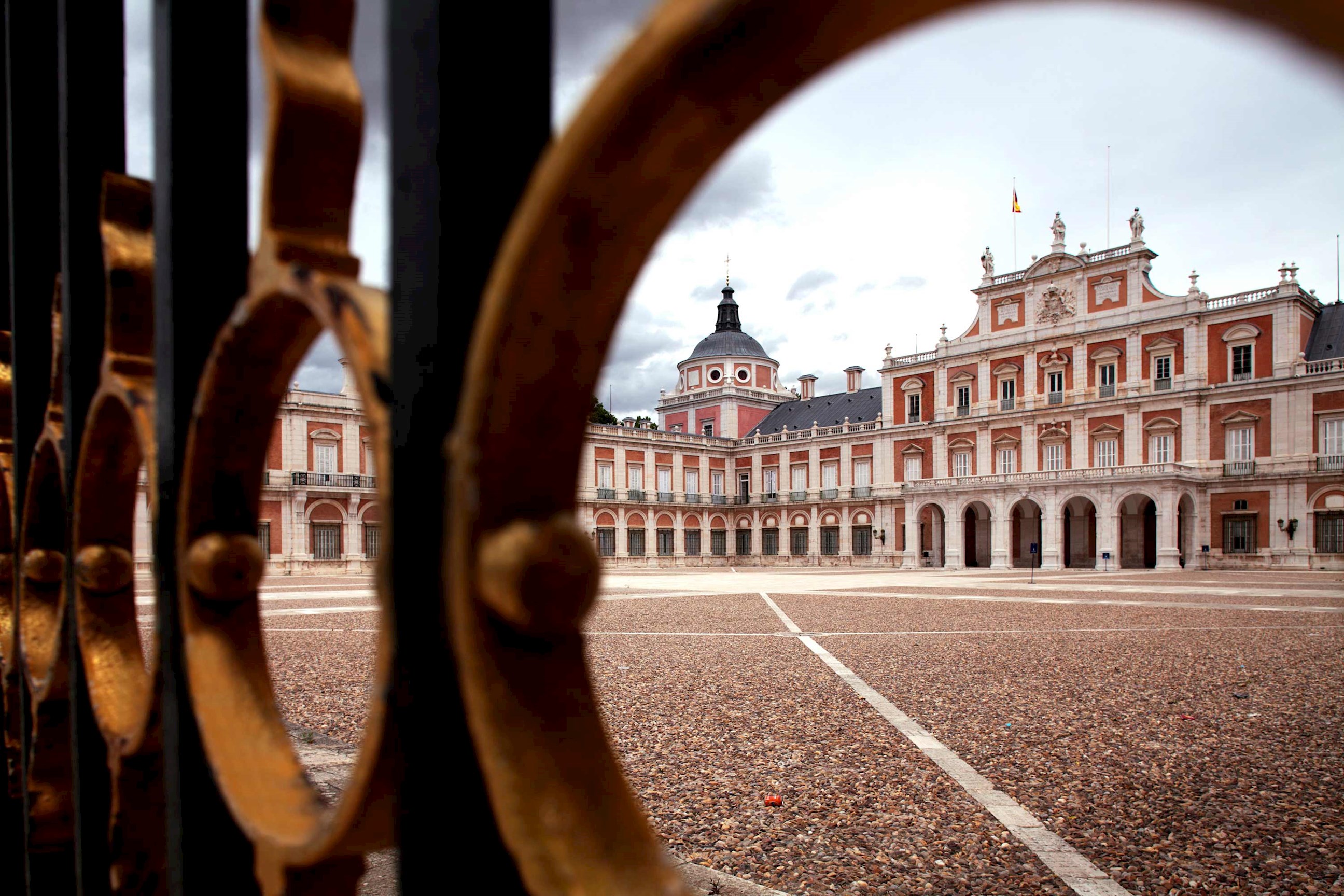 royal-palace-aranjuez-madrid-spain.jpg