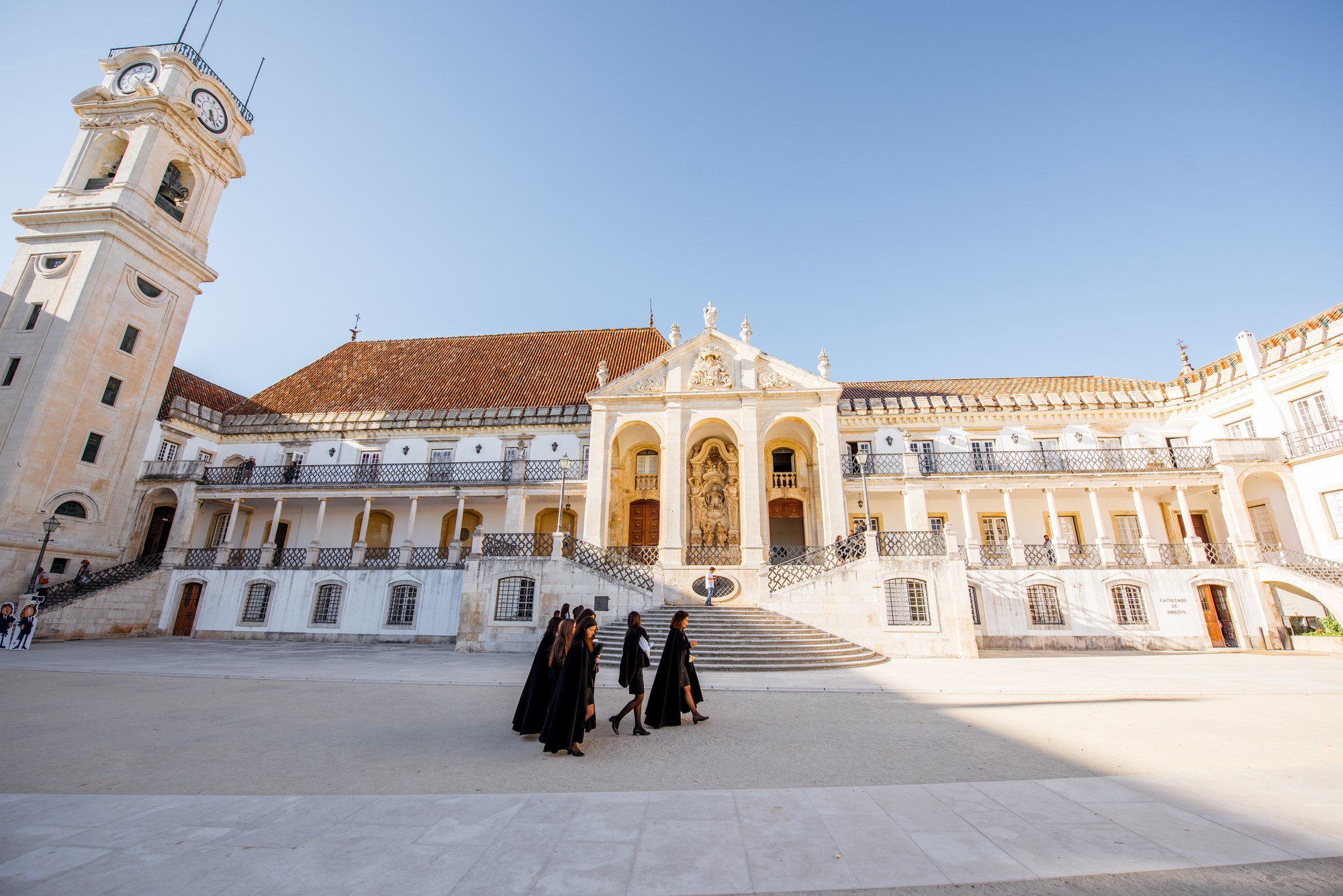 courtyard-university-coimbra-portugal.jpg