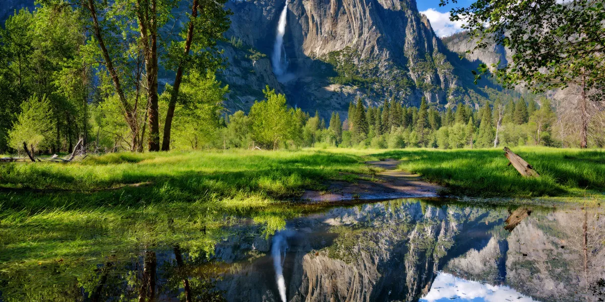 Swinging Bridge, Yosemite National Park, California, USA
