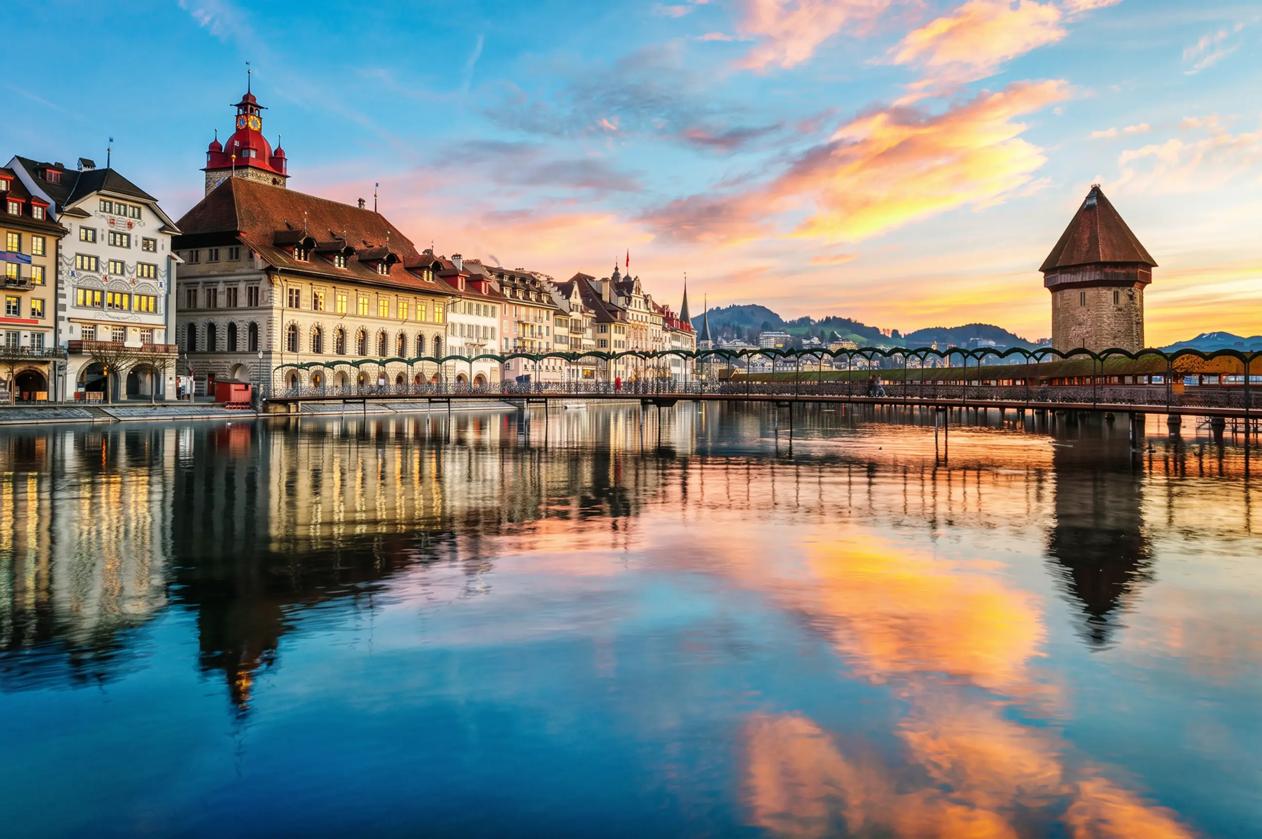 day-hero-chapel-bridge-and-old-town-of-lucerne-switzerland-1440344629.webp