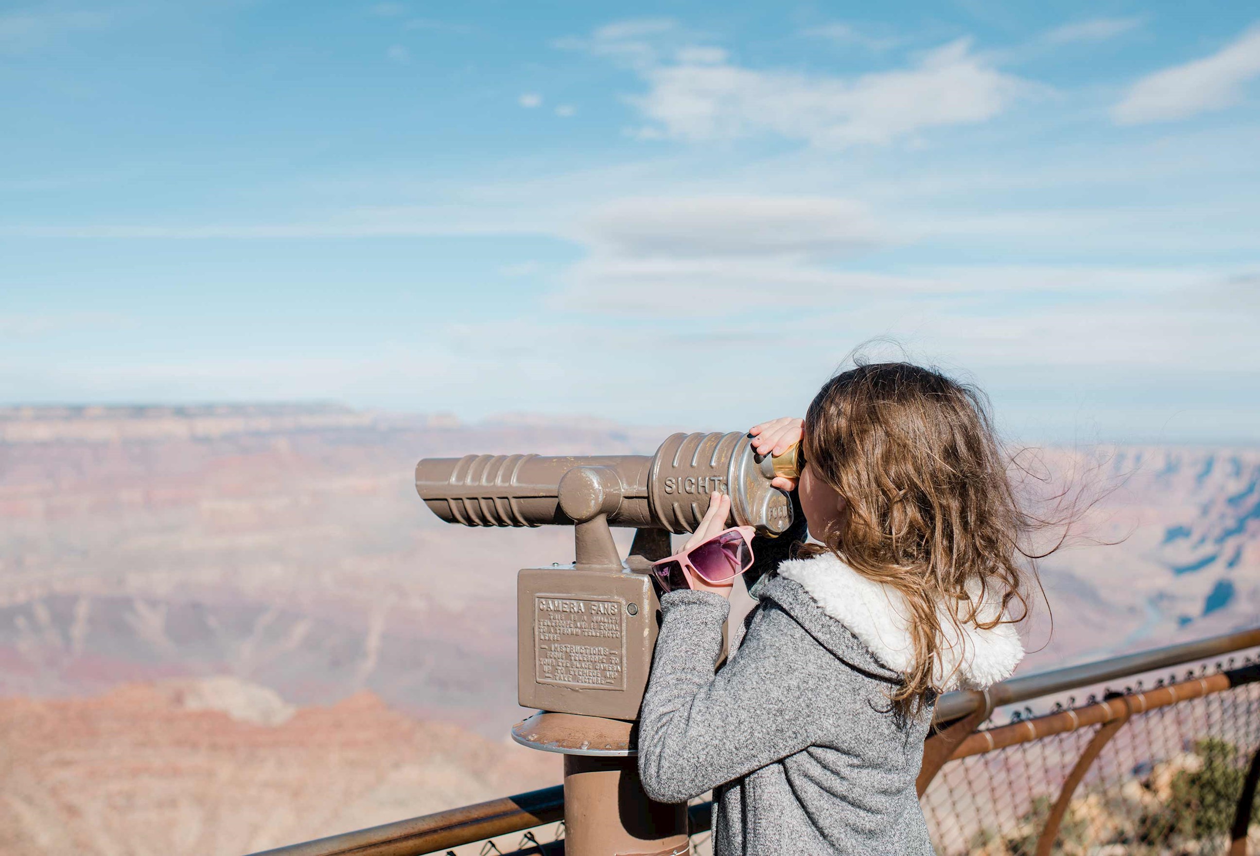 girl-binoculars-grand-canyon-usa.jpg