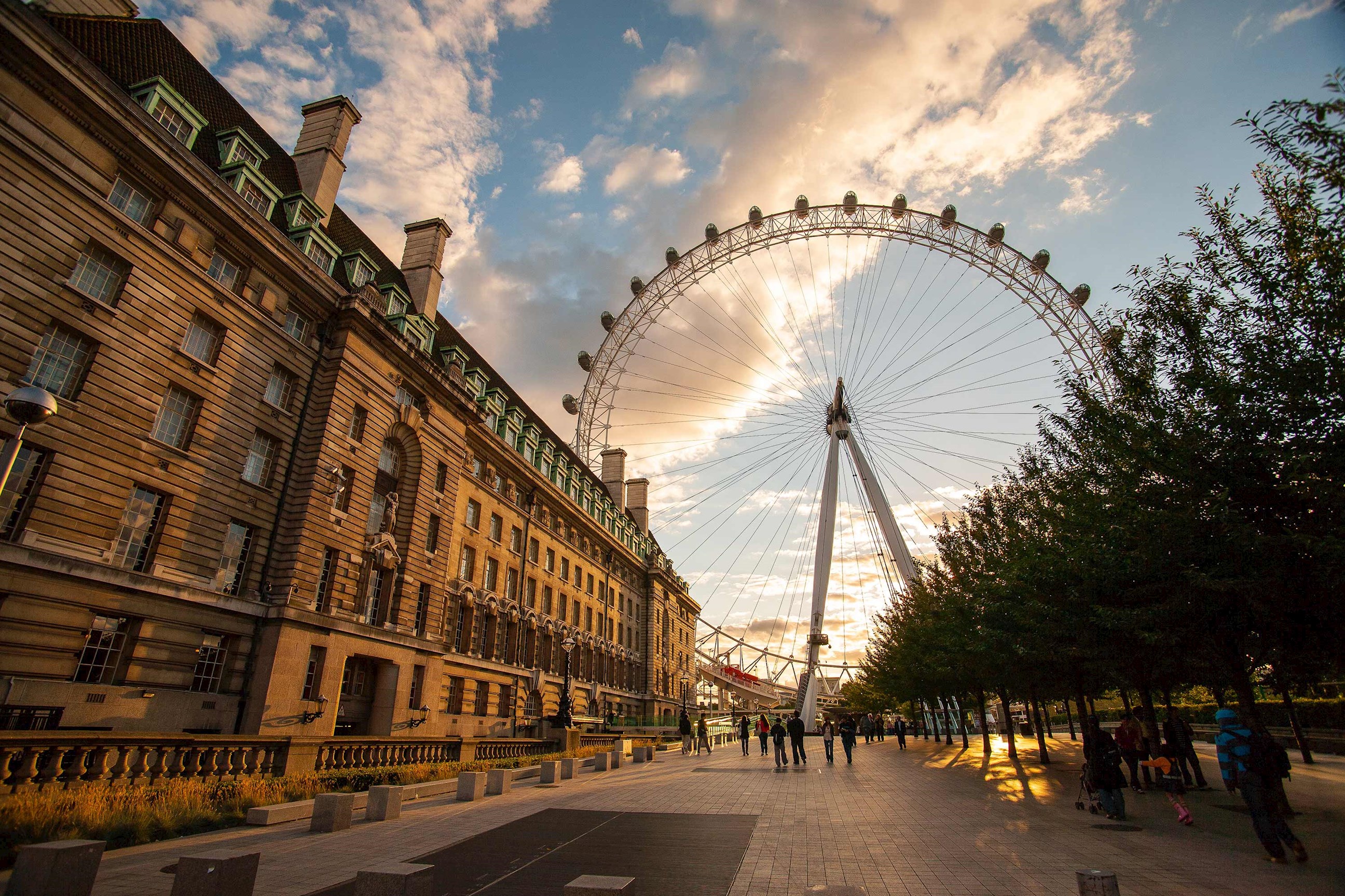 A view of the London Eye from the street