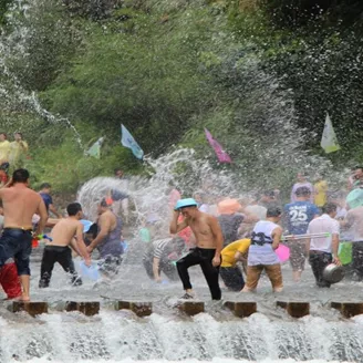 Songkran Water Fight 1024X576