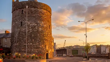 reginalds-tower-in-waterford-city-ireland-1471072914.jpg