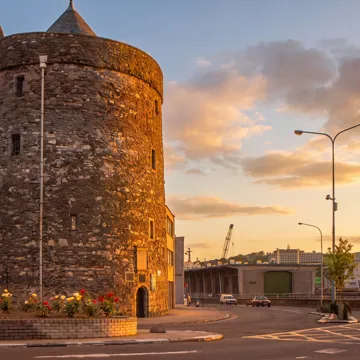 reginalds-tower-in-waterford-city-ireland-1471072914.jpg