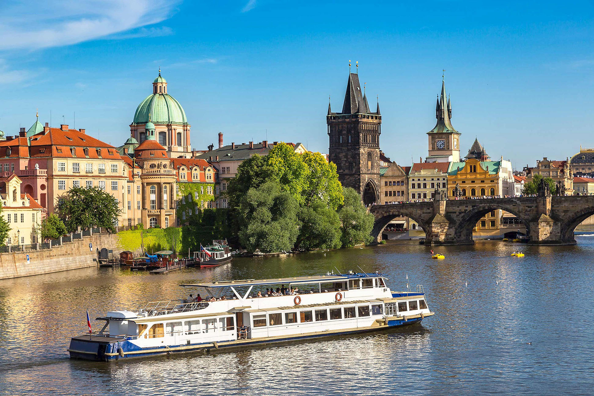 cruise-river-vltava-prague-czech-republic.jpg