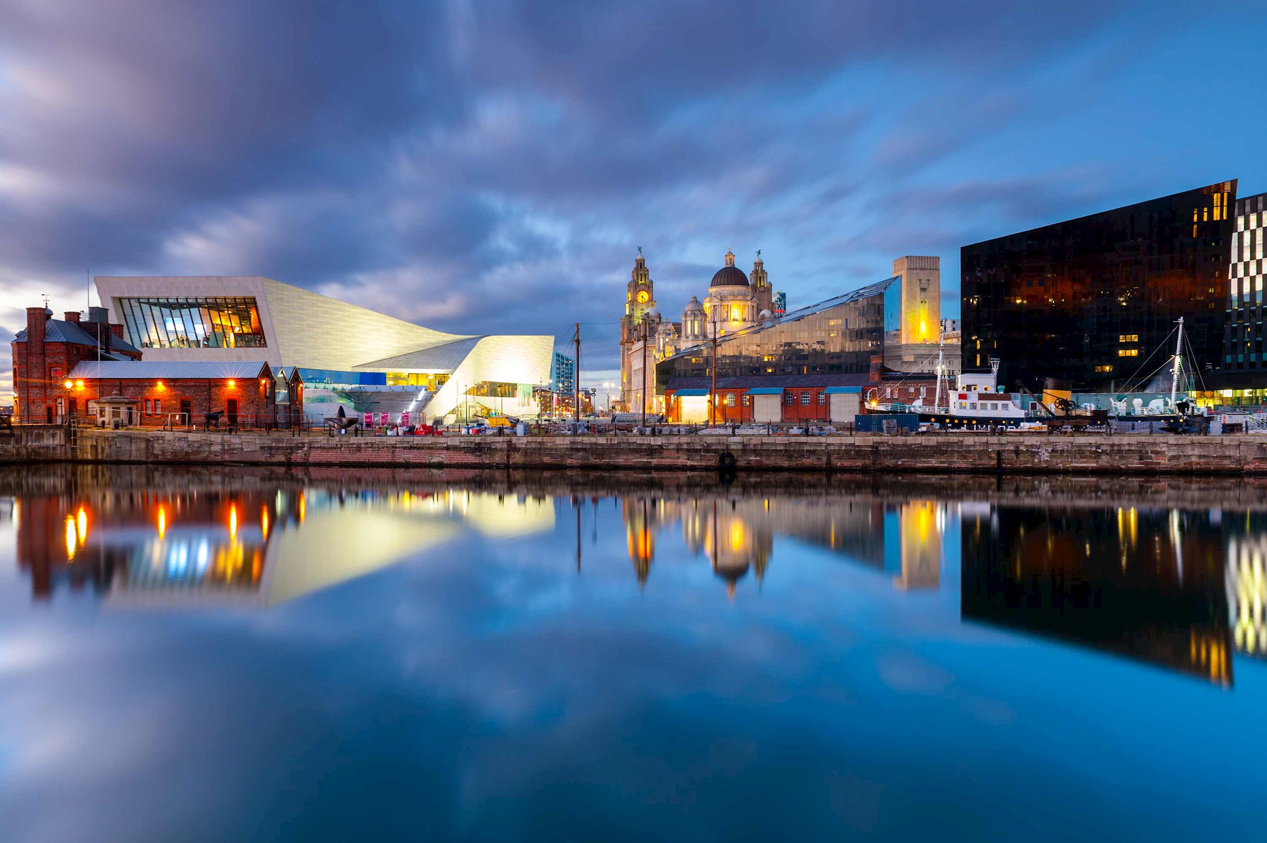 night-sightseeing-tour-liverpool-england.jpg