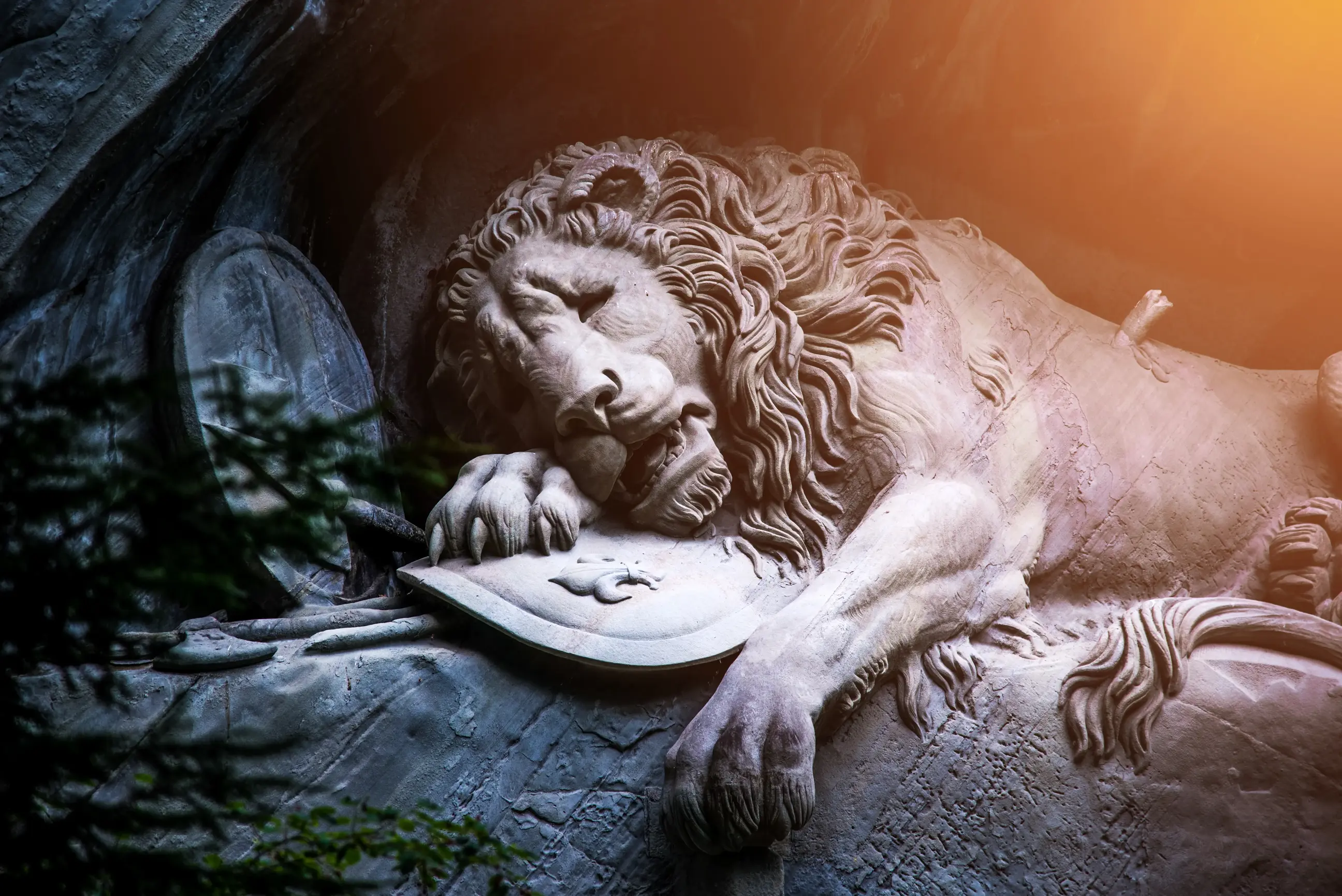 day-hero-dying-lion-monument-in-lucerne-switzerland-847044008.webp