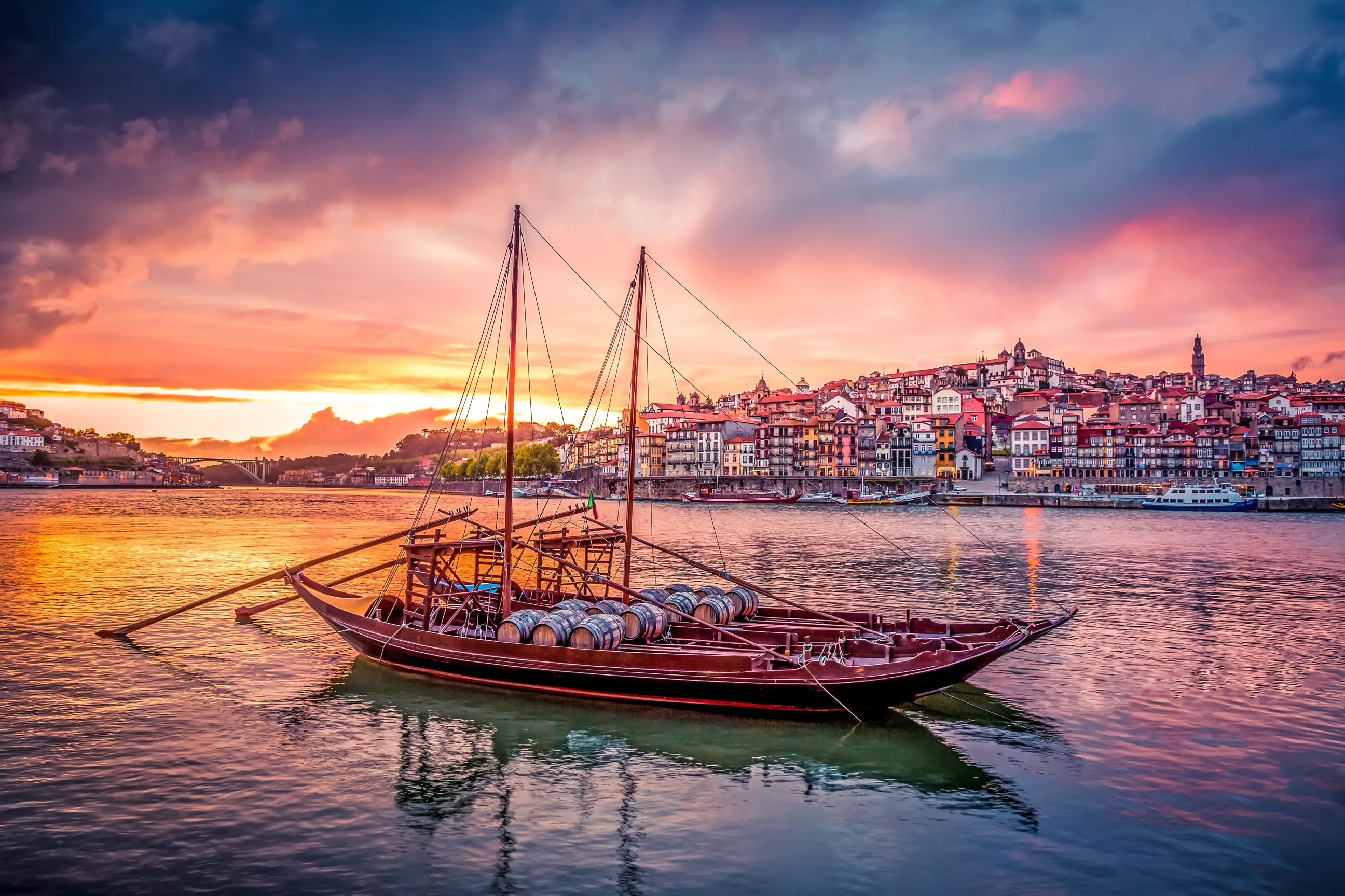 day-hero-porto-at-sunset-with-rabelo-boats-on-douro-river-475157156.webp