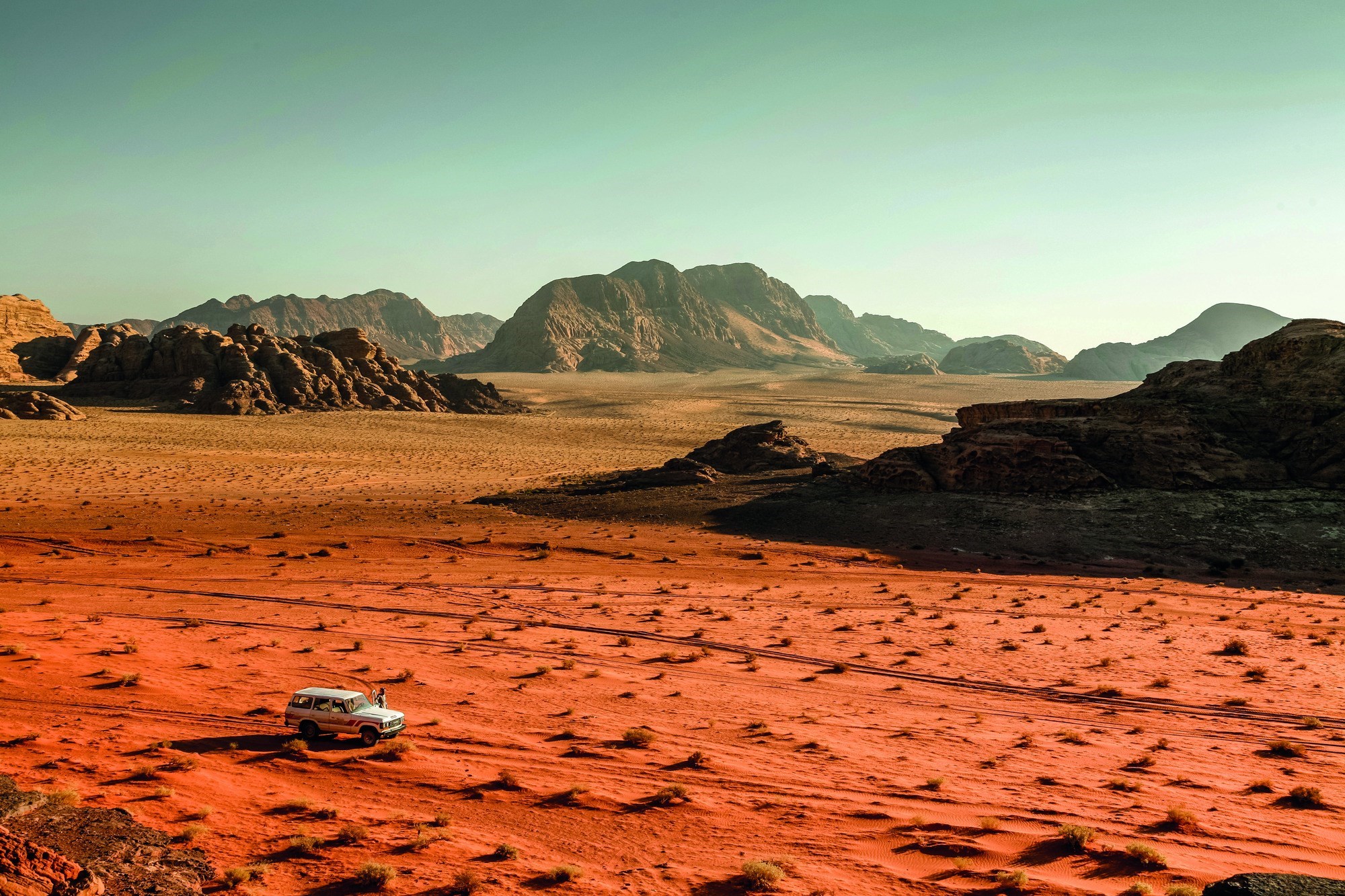 jeep-desert-wadi-rum-jordan.jpg