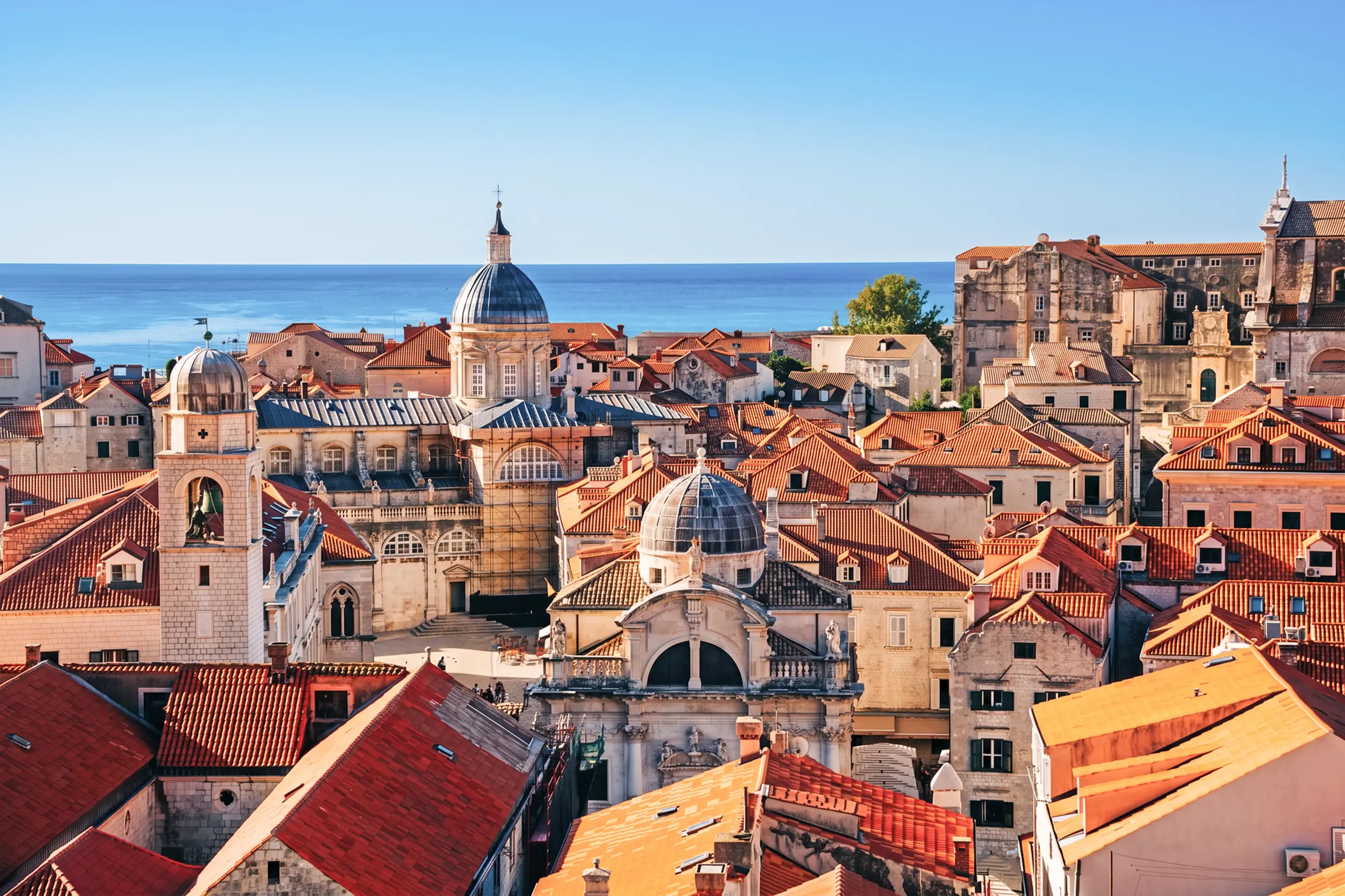 day-hero-buildings-in-city-dubrovnik-croatia.webp