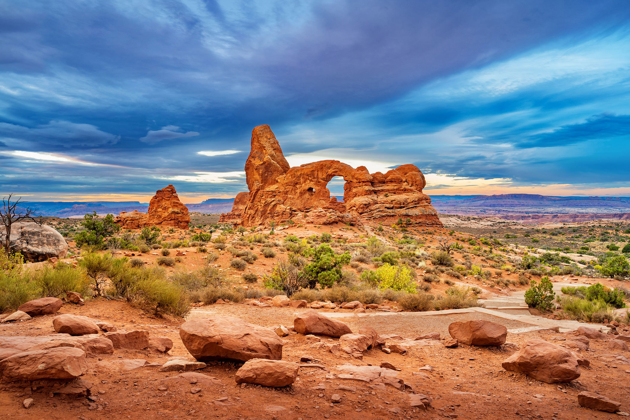 turret-arch-in-arches-national-park-utah-usa.jpg
