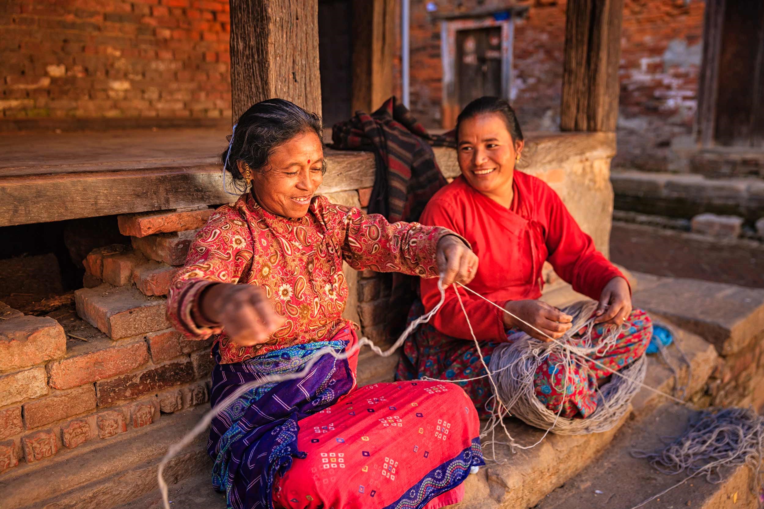 women-spinning-wool-kathmandu-nepal.jpg