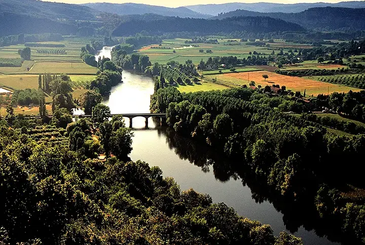 view-of-the-dordogne-river-and-valley-dordogne-france.webp