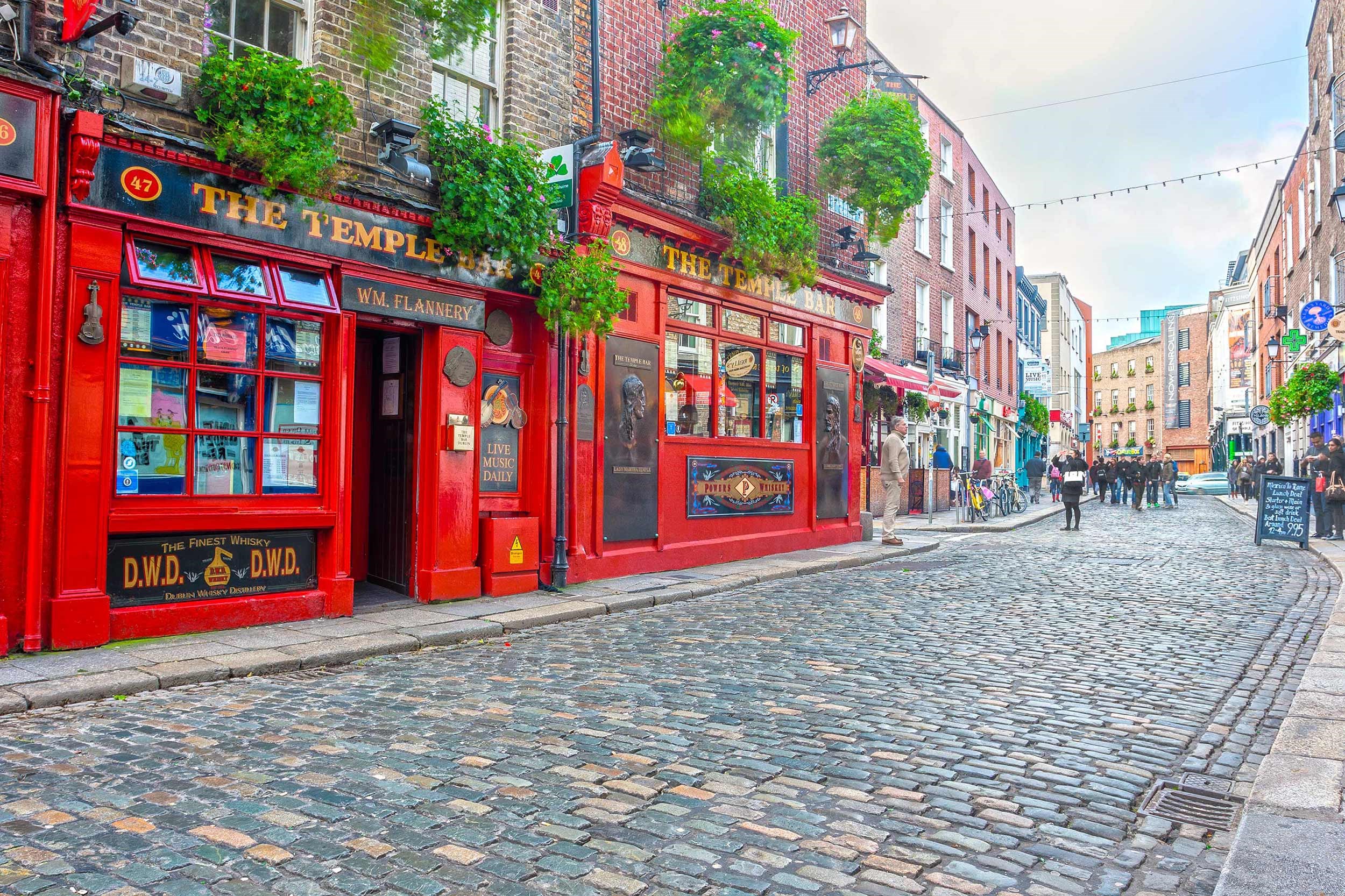 the-temple-bar-pub-dublin-ireland.jpg