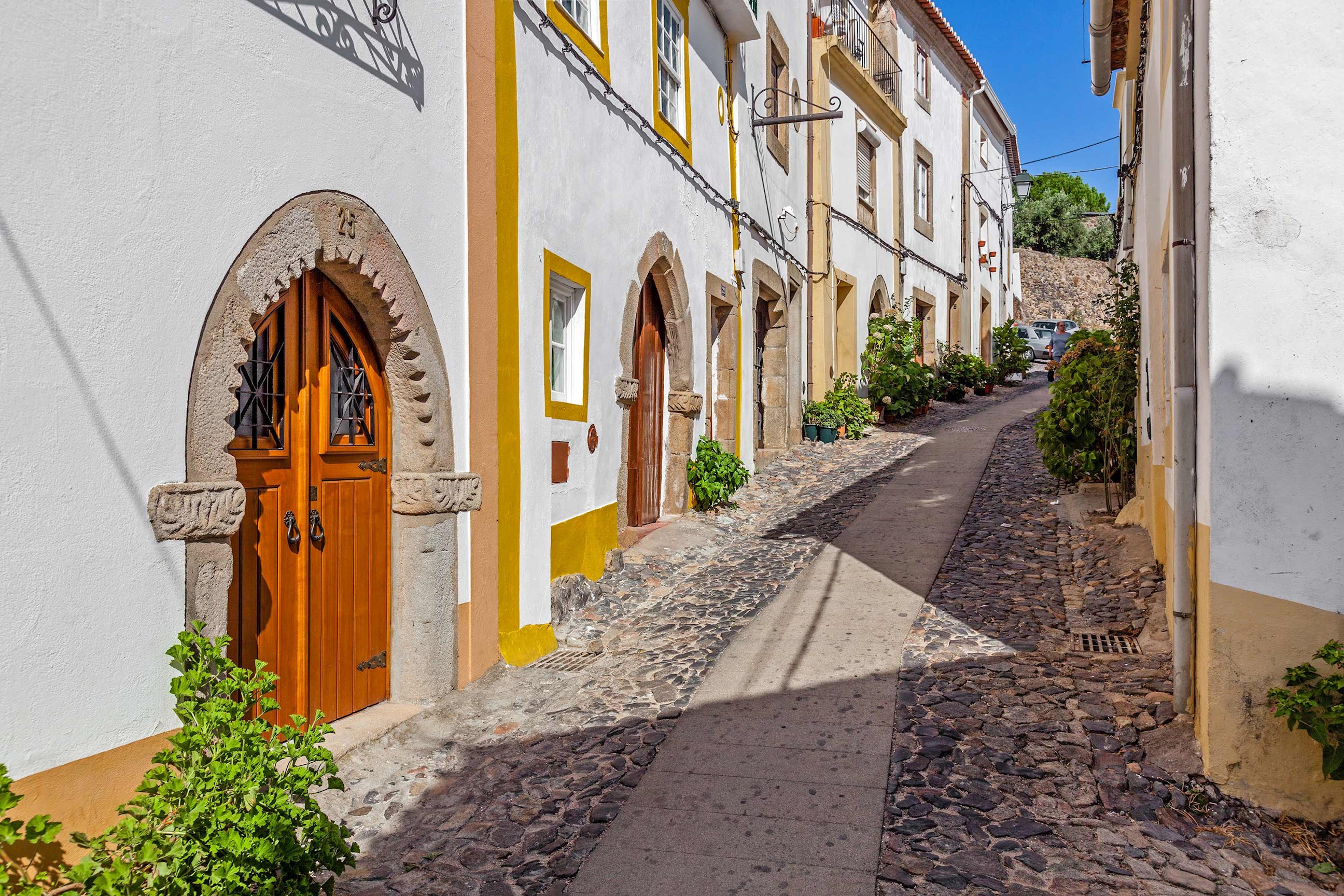 medieval-street-castelo-vide-portugal.jpg