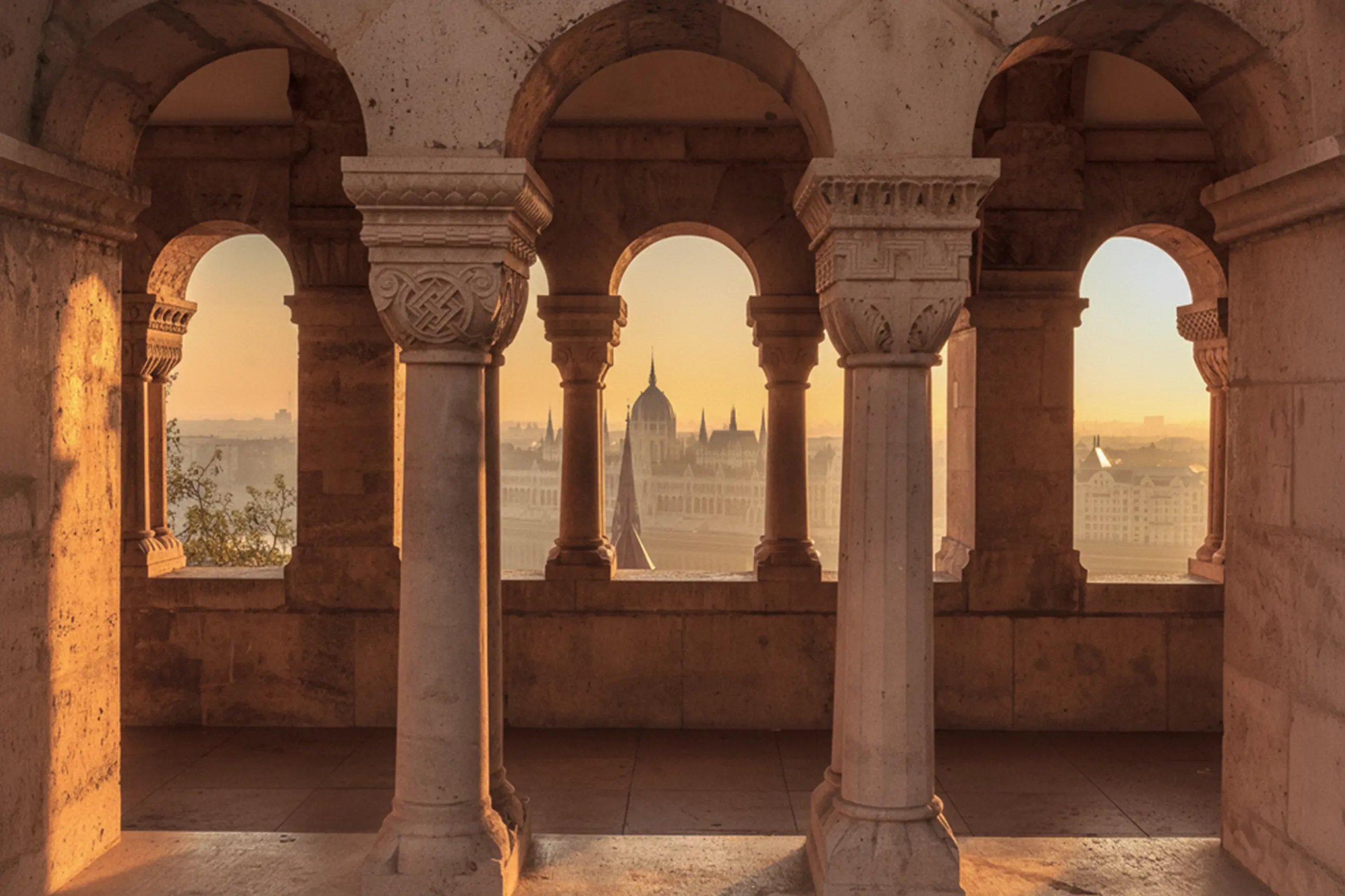 day-hero-view-parliment-building-budapest-hungary.webp