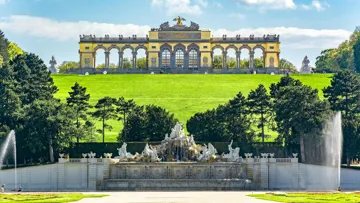 visit-schonbrunn-palace-gardens-vienna-austria.jpg