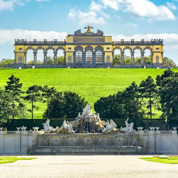visit-schonbrunn-palace-gardens-vienna-austria.jpg
