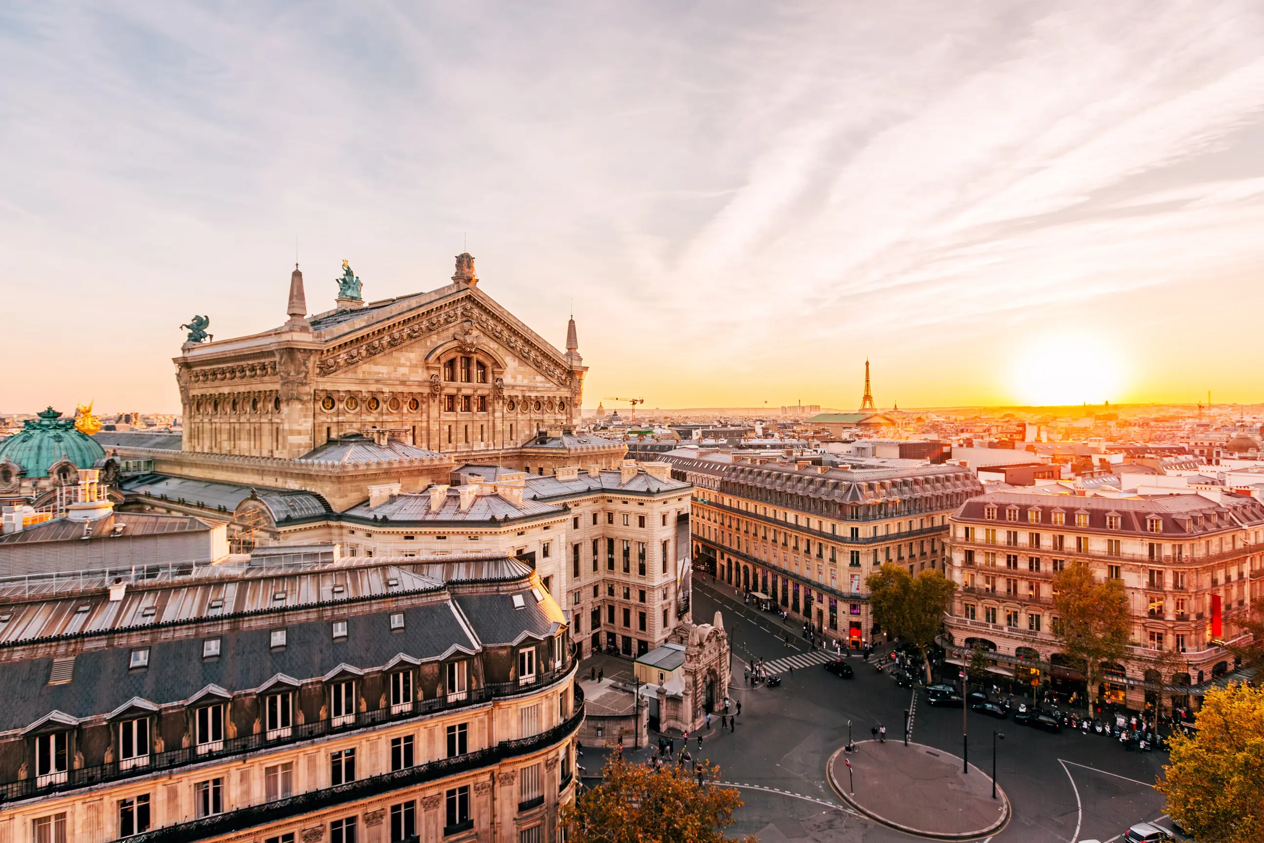 day-hero-paris-cityscape-sunset-paris-france.webp