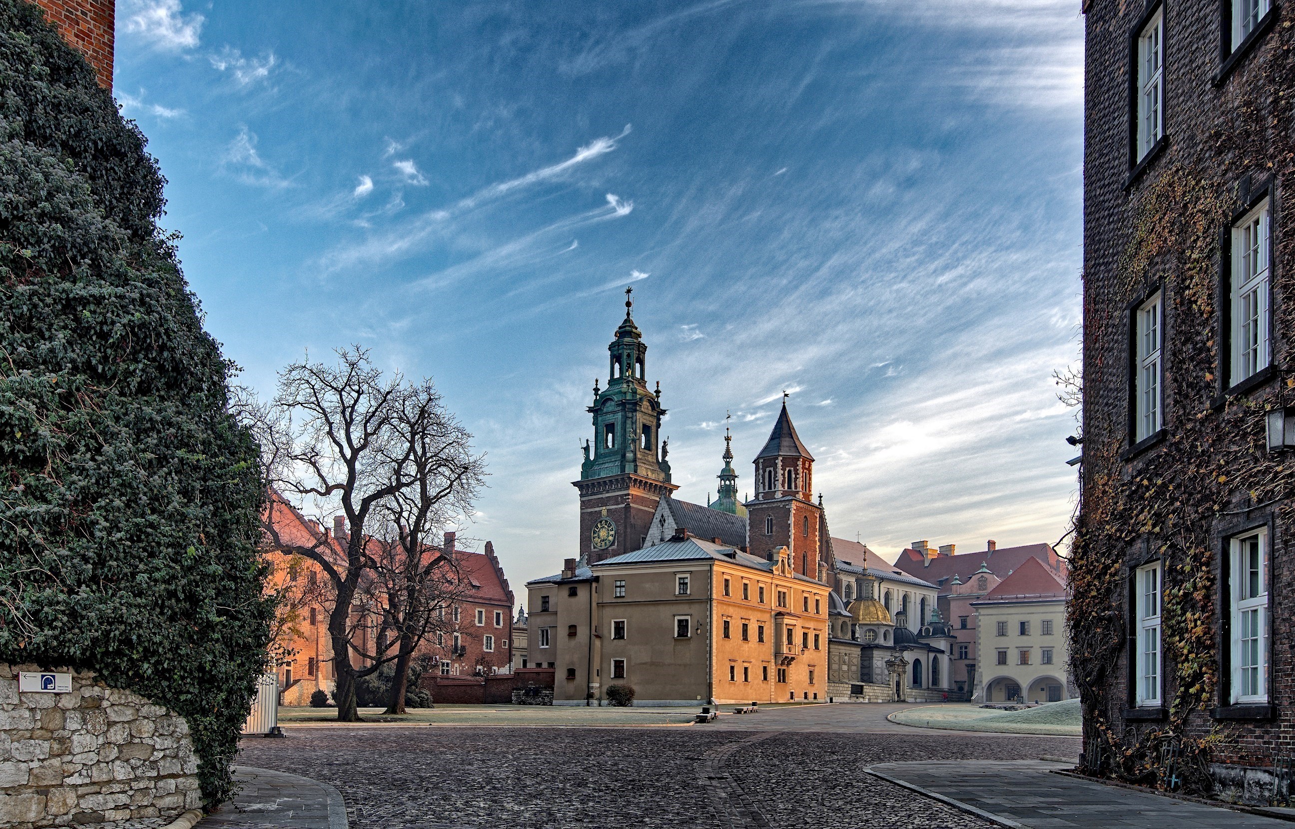 royal-archcathedral-basilica-krakow-poland.jpg