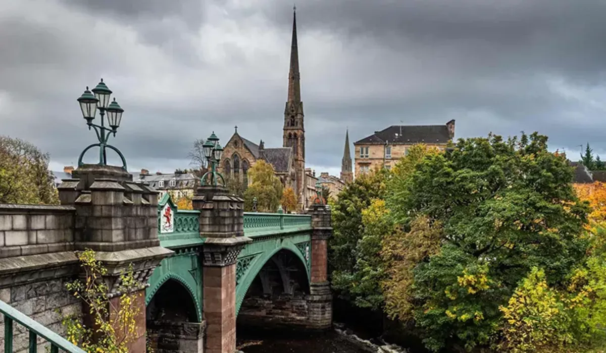 great-western-road-glasgow-scotland-2.webp