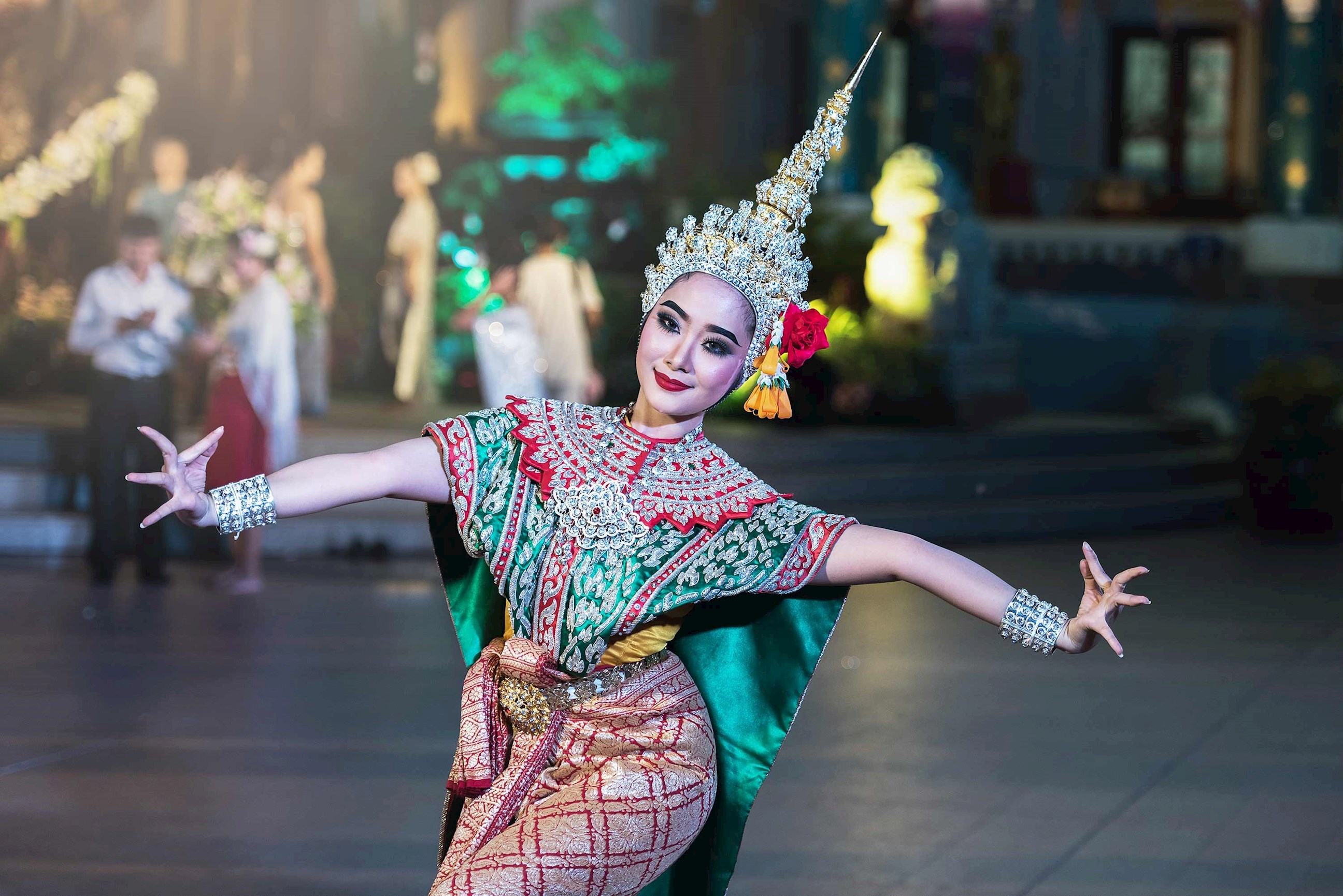 enjoy-khantoke-dinner-show-chiang-mai-thailand.jpg
