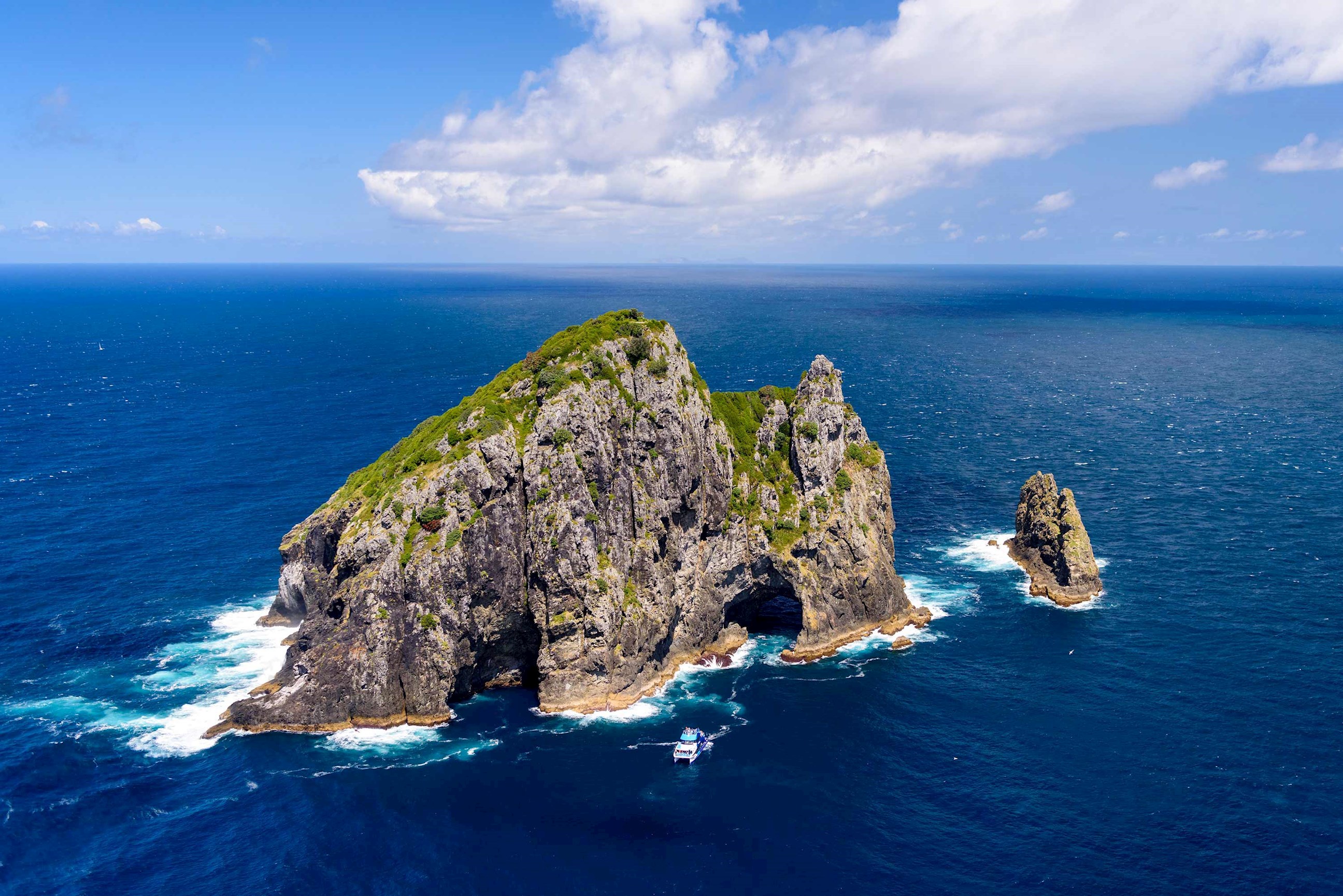 Enjoy Fullers Hole In The Rock Cruise in The Bay of Islands, New Zealand