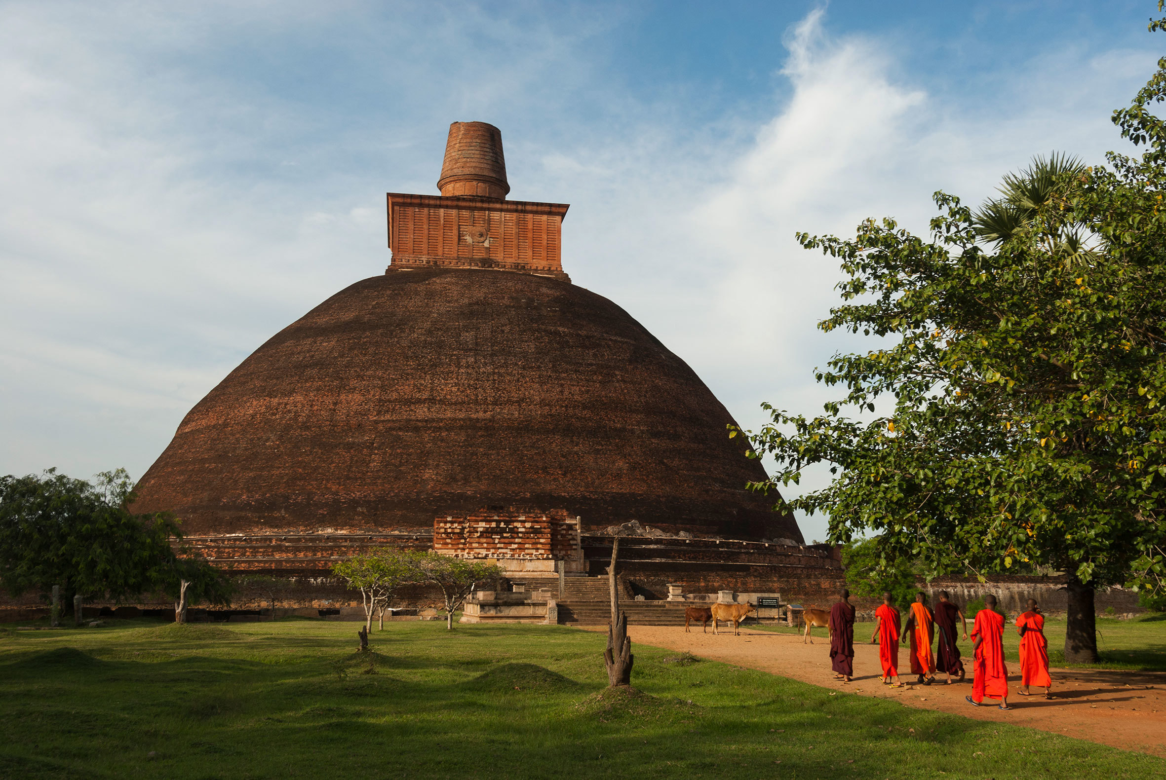anuradhapura-jetavanarama-dogoba-colombo-sri-lanka-gettyimages-552960593.jpg