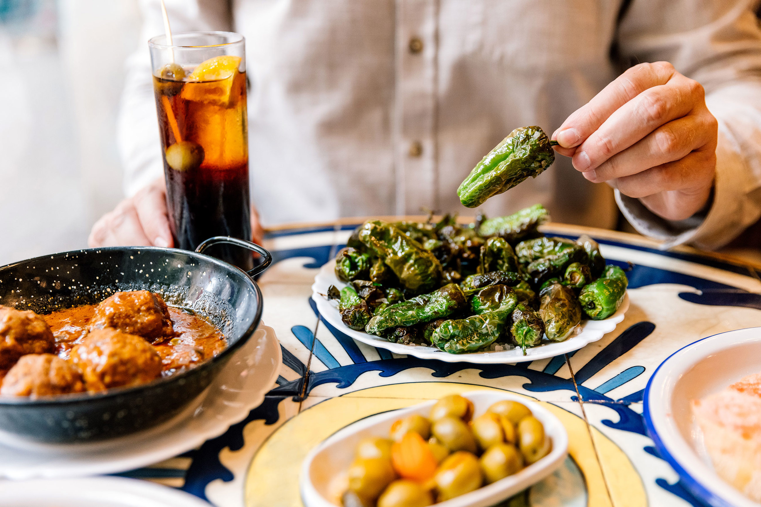 eating-in-tapas-bar-barcelona-spain.jpg