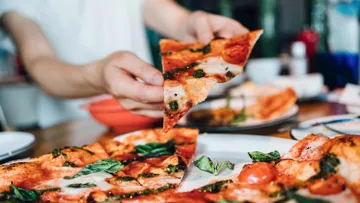 see-sights-enjoy-italian-dinner-rome-italy.jpg