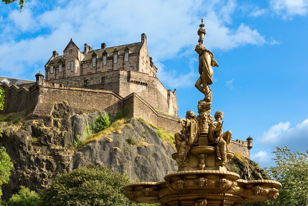 Edinburgh Castle and The Ross Fountain