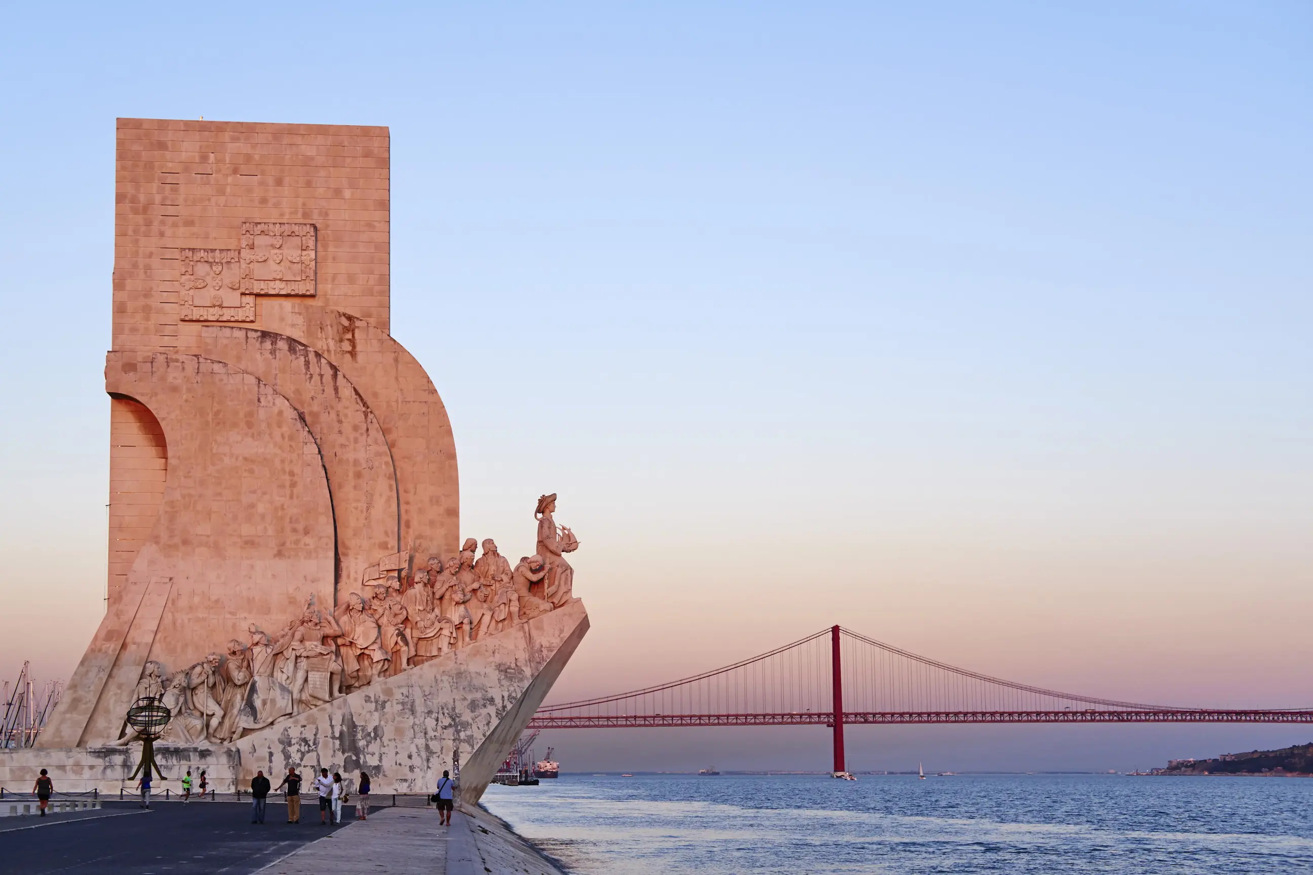 day_hero-monument_to_the_discoveries-lisbon-portugal.webp