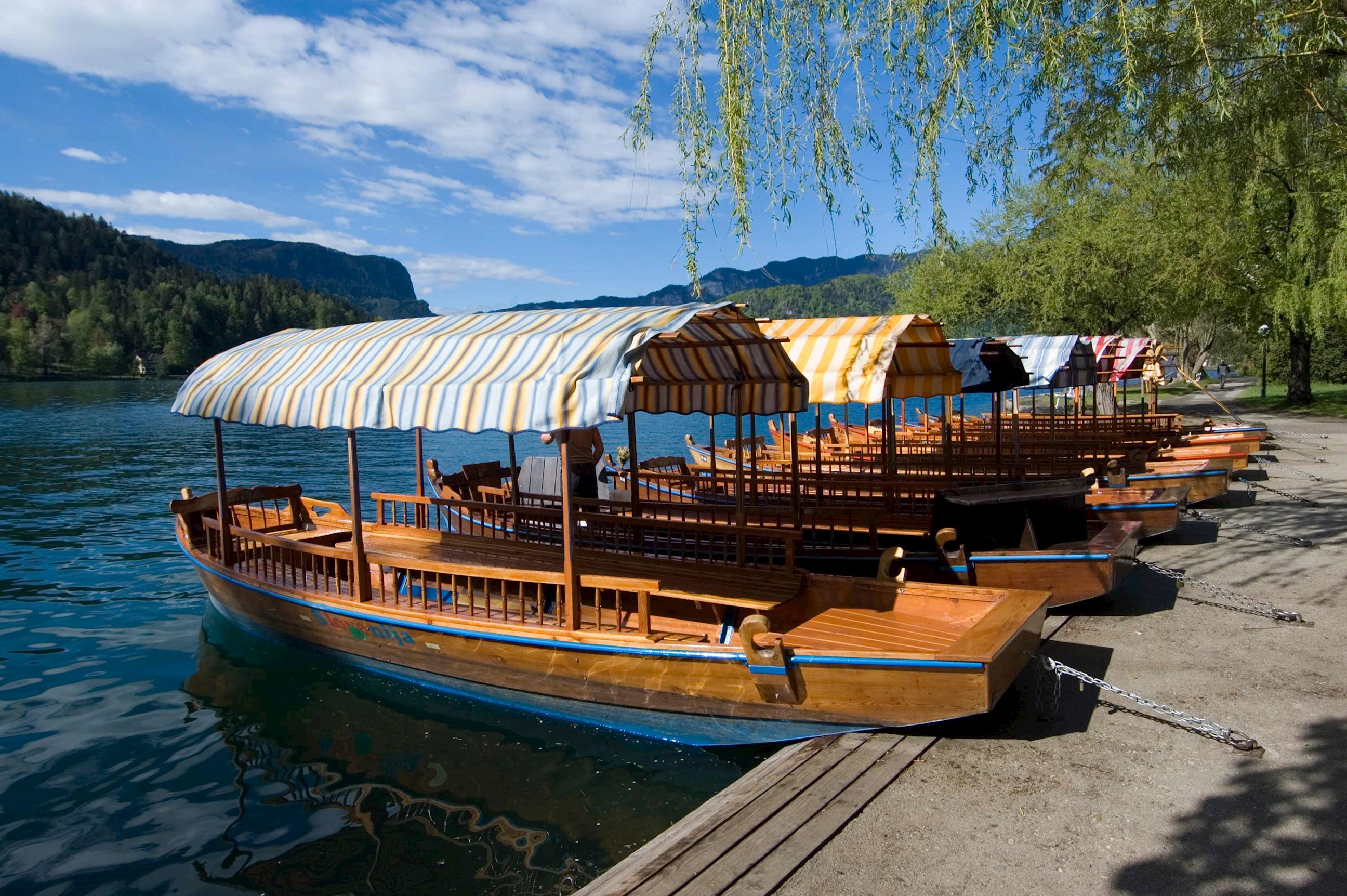 tour-boats-dock-lake-bled-slovenia.jpg