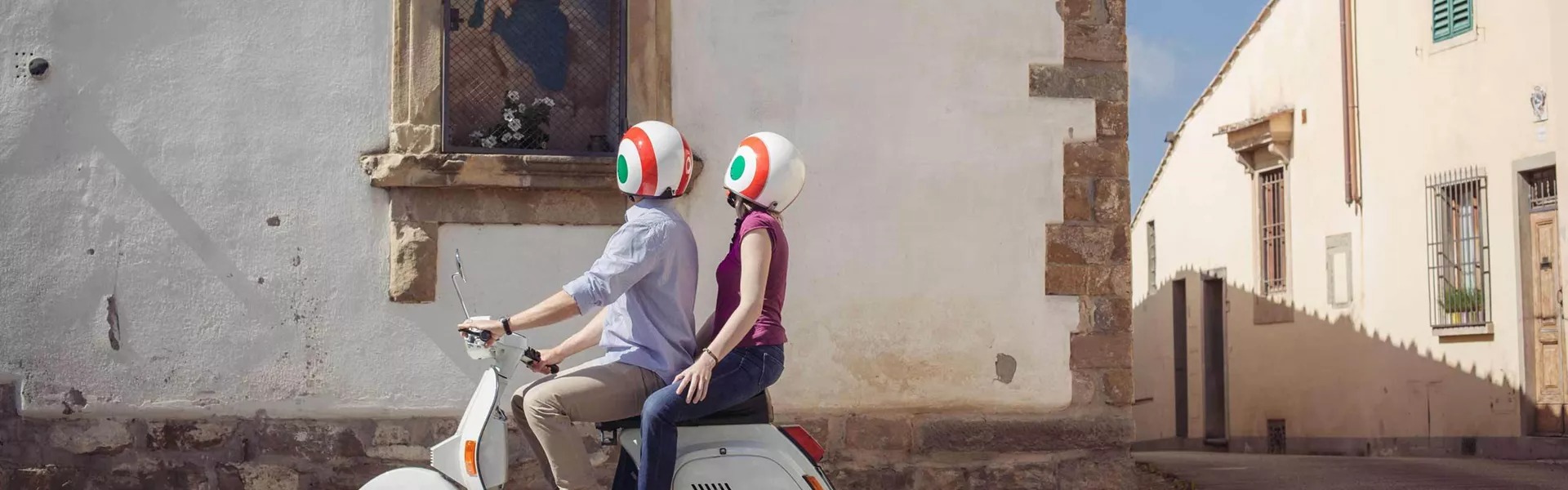 italy-florence-moped-couple-2016-l-475147503-tt.jpg