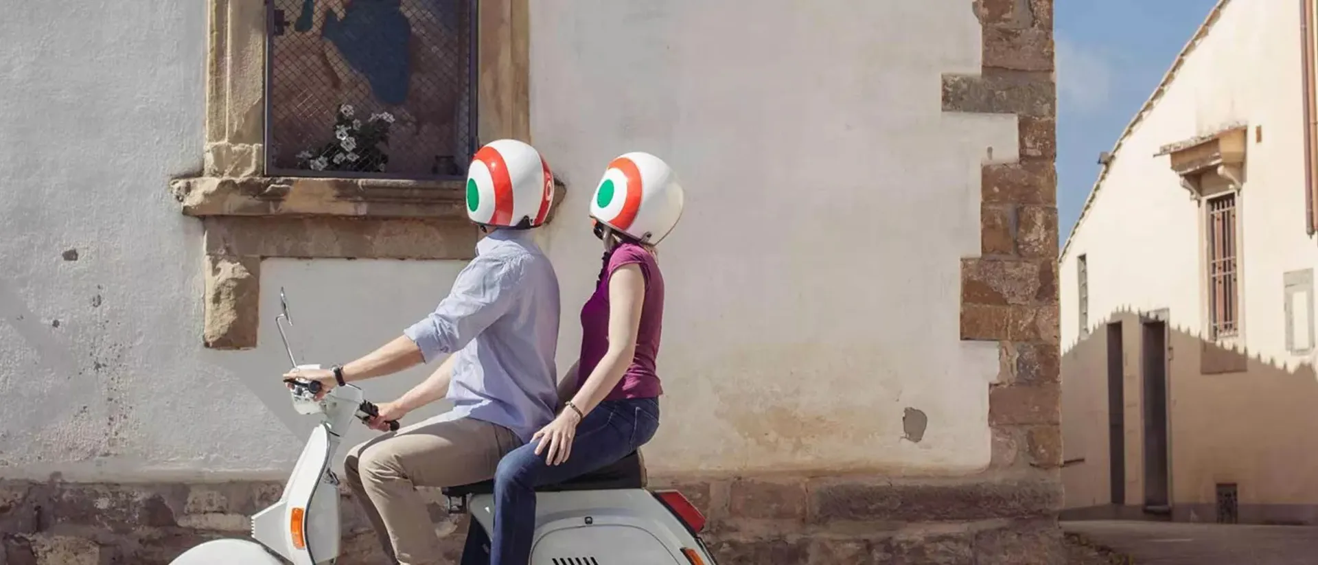 italy-florence-moped-couple-2016-l-475147503-tt.jpg