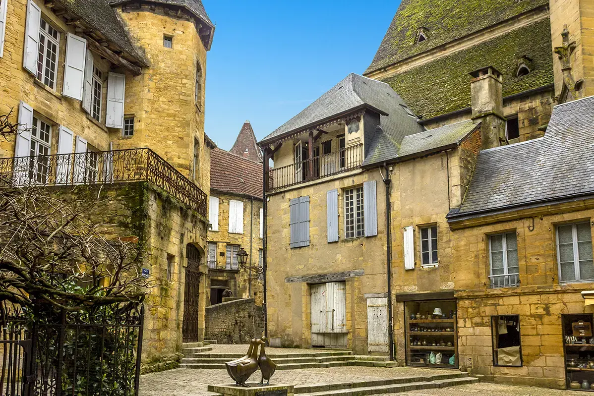town-of-sarlat-la-caneda-perigord-france.webp