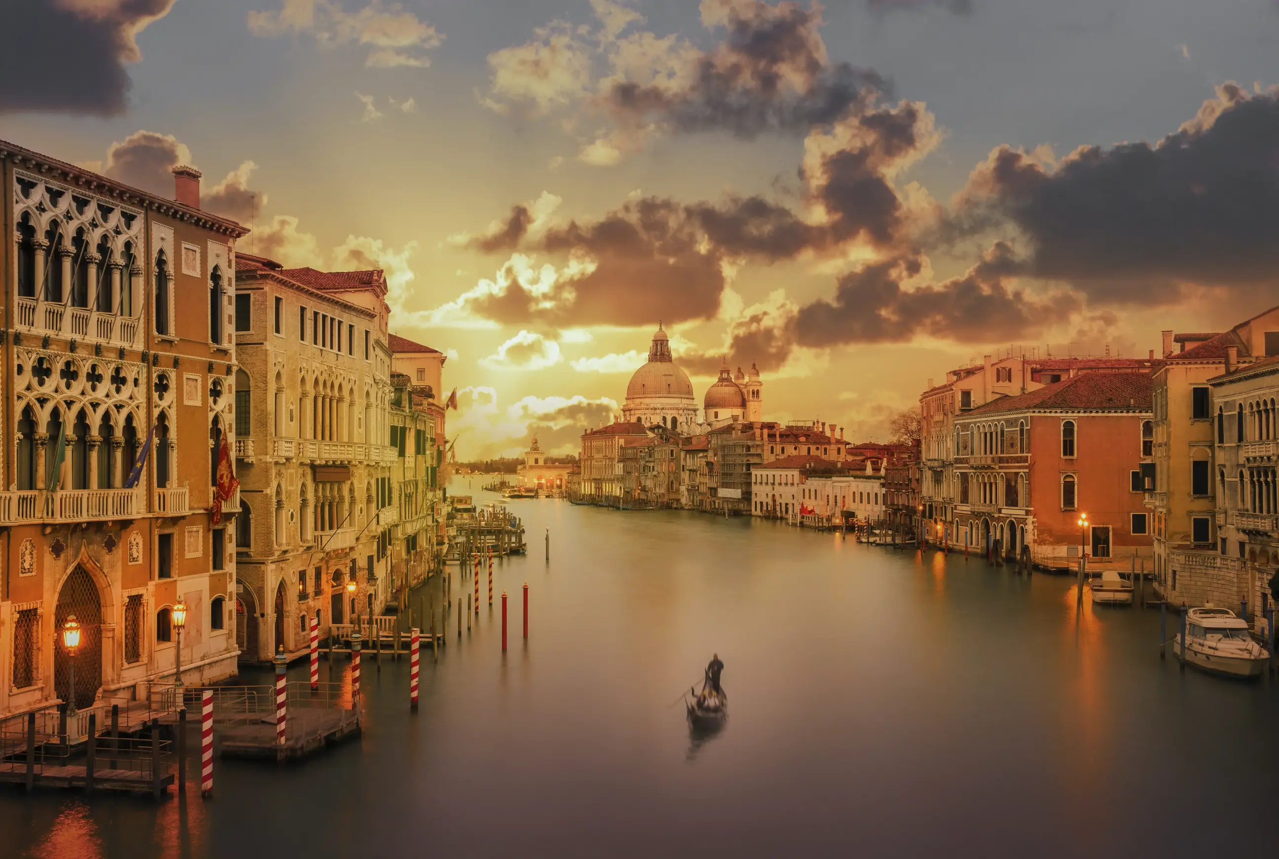 day-hero-gondola-in-the-grand-canal-venice-italy.webp